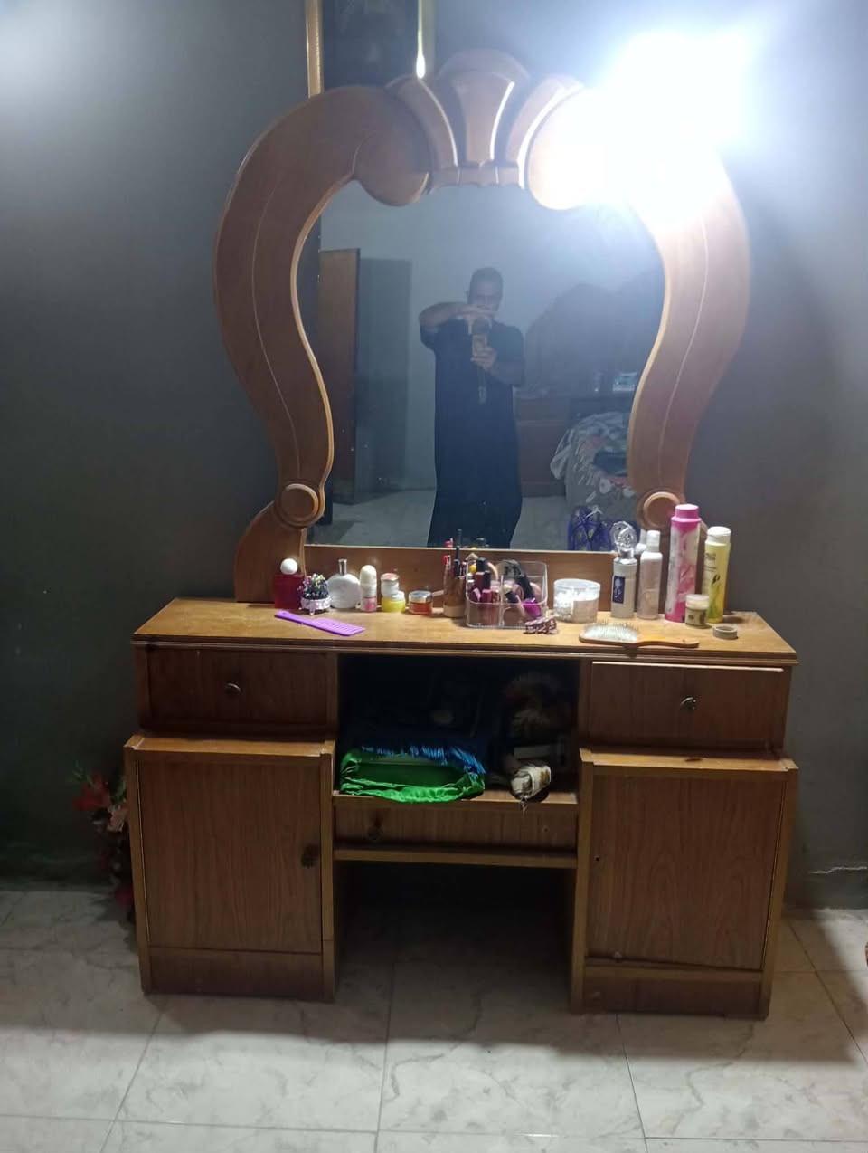 غرفه للبيع سعره 400 وبيه مجال مكان الخالص *********** ابو سجاد

