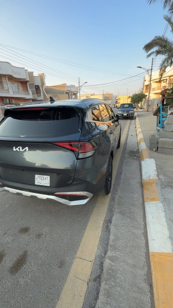 يالله للبيع 
سبورتج 2023 وارد كوري 

1600 توربو 

السياره حادثها لغد صفحه الايمن مصلحه تصليح درجه اولى 

وبيها من كوريا صبغ بابين اليمين والصندوق الخلفي بدون ضربه

كشنات جلد 

 المقاعد تدفئه تبريد 

حساسات خلفيه 

ايرباك ستيرن وبرده فقط ومرجعهن بلاديه 

السياره كامله من كل النواحي مابيها اي مصرف 

بدون رقم  سياره على ايدي جايبها بااسمي 

سعرها ١٧٥ وبيها مجال 

والسونار موجود

*********** للاستفسار
