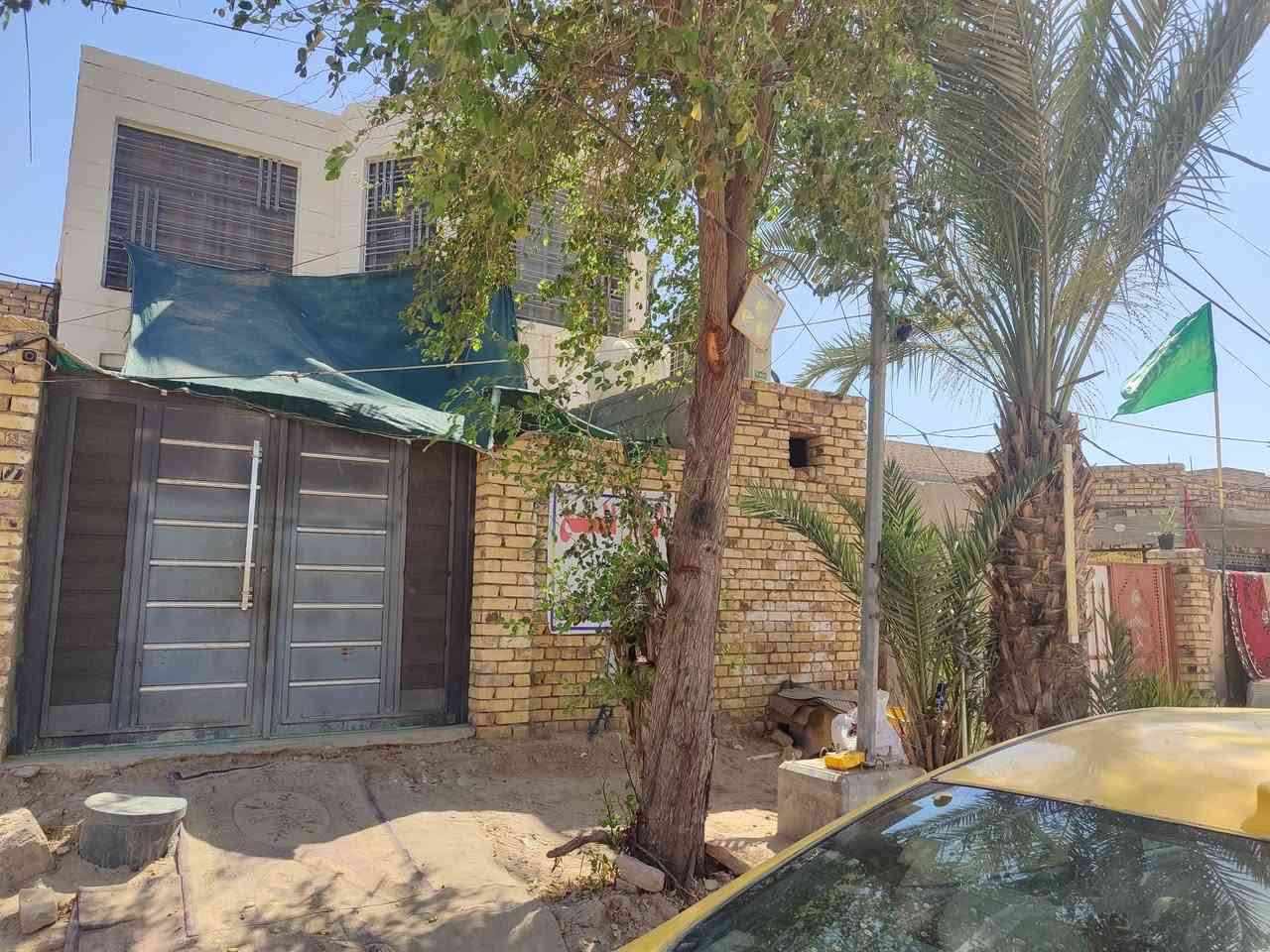 سلام عليكم بيت للبيع مساحه 125متر واجه سته وربع بنيان حديث طابقين الطابق الجوه غرفتين وصاله ومطبخ وبراني والطابق الثاني صاله وغرفه دبل عكاده البيت جاهز فقط عوزه ارضيه موقعه بالجلبيه مقابيل ساحه وبي حديقه مقابيل البيت مسيجه وجاهزه خدامات كامله باقي عل تبليط بيع او مراوس  للاستفسار ***********
***********
