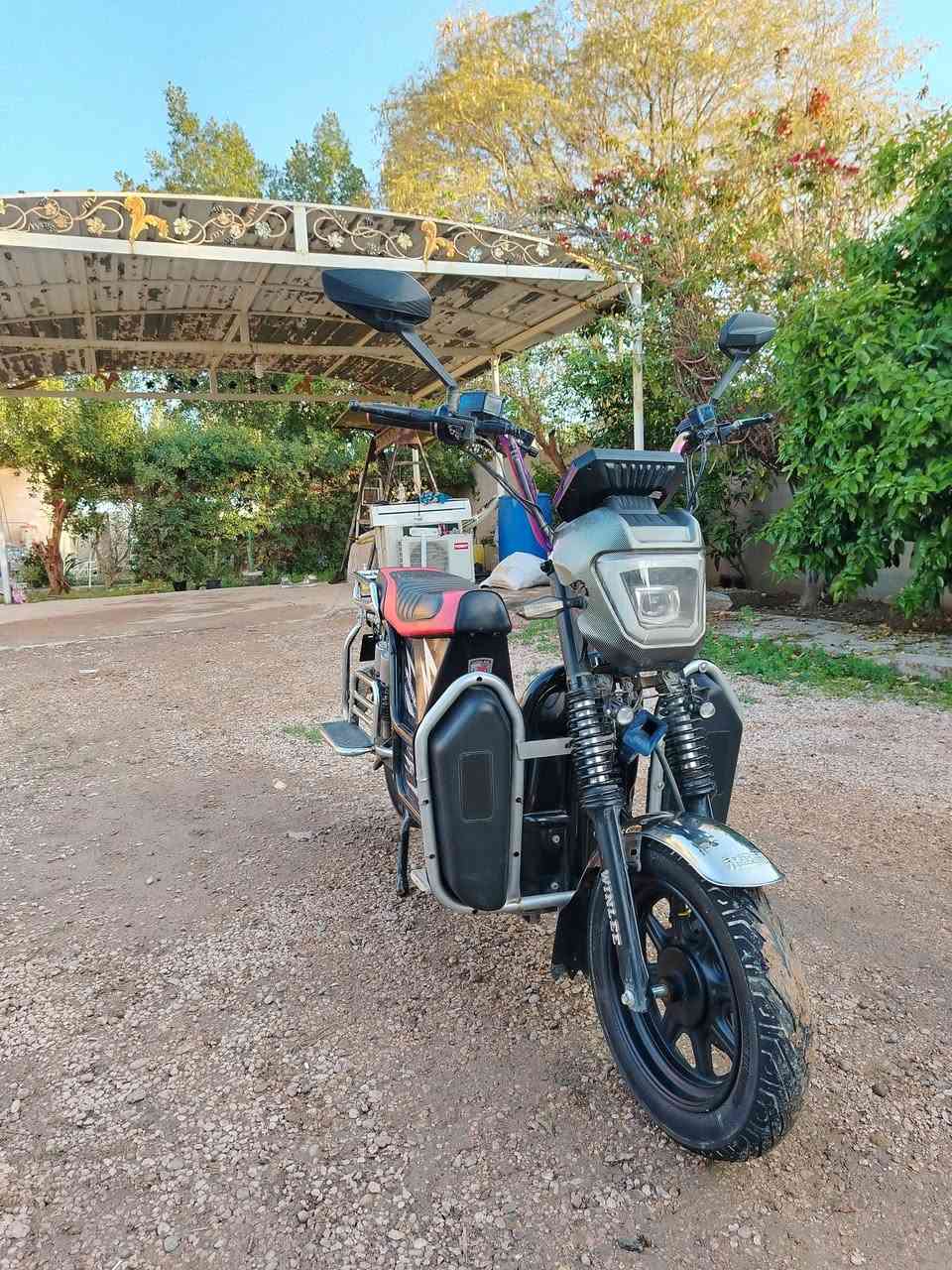 دراجه جبلي وينلي 
موديل ٢٠٢٤
فول نضافه 
 فول مواصفات بصمات عدد  ٢
تشغيل عن بعد 
كهربائيات كامله اشاير عالي ناصي 
بطاريات عدد ٦
تايرات جديده
لايت زنون  
ماناقصها اي شي
سعر 550 
رقم ***********
