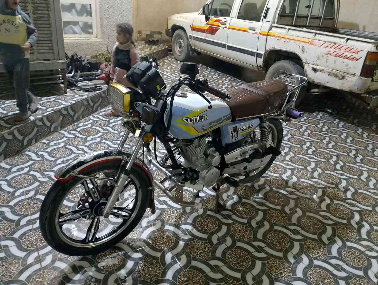 السلام عليكم دراجة سيفان للبيع مديل 2024 محرك 200 الداجة مكفولة مناقصها اي شي نضيفة تجي تفحص بعينك وتشوف الشراي يجي خاص ويدلل مكاني الدجيل حي الجمعية هأ***********
