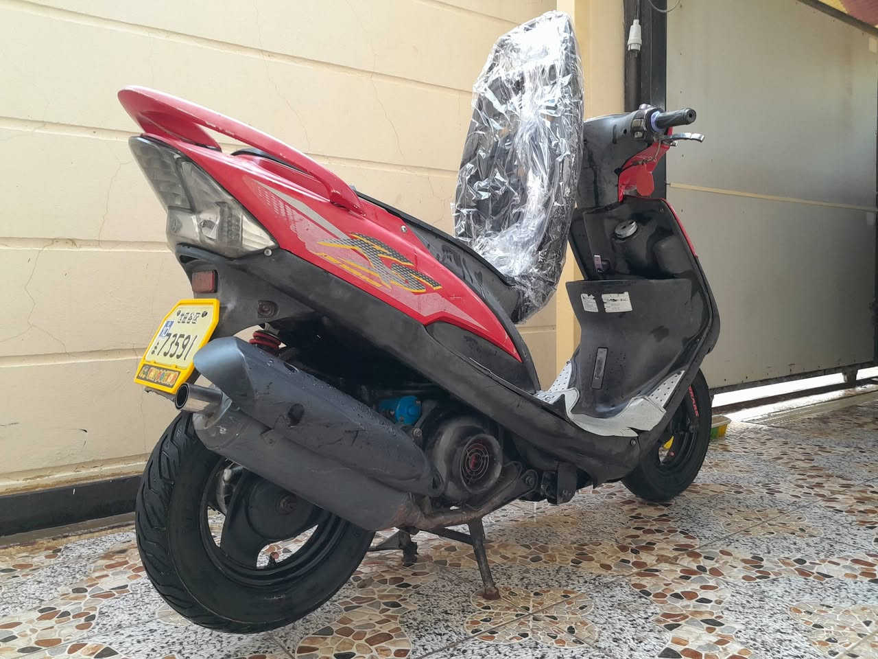 سلام عليكم دراجه ماكس عادله للبيع دراجه مامفتوحه نضيفه وما قاصره ميحتاج اله شي عده باتري لان باتري مالته ضعيف مايشغل سلف والدبل الامام يحتاج تبديل غيرهم ابد ما بيه شي صديقي تاخذه متخسر عليه خير من الله  رقم الهاتف ***********
