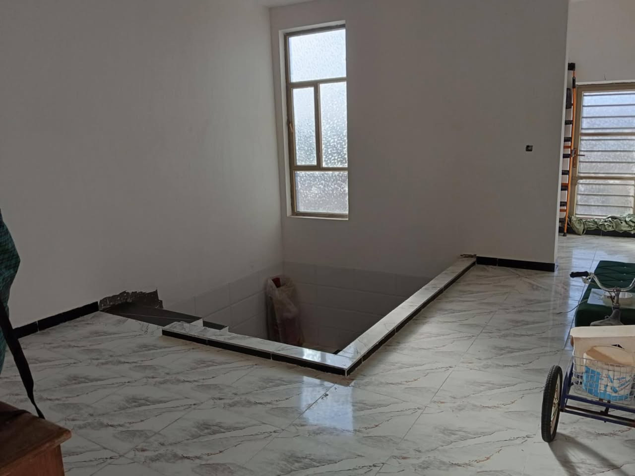 مشتمل طابق ونص السفحه الثانيه قريب عل شارع قرب نزله الوائلي بل بدايه بناء حديث درجه اوله نقص بي شي بصيط رقم العقار 8308 طابو صرف بسمي غير مطلوب السعر 75 نقد وعل مبادره 77تجي اشوف ابعينك احسن ما اشرحلك اتصال ***********
