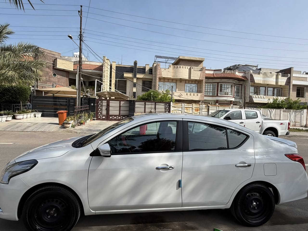 السلام عليكم
نيسان سني  
رقم اربيل باسمي بشرط التحويل
السياره استخدام شخصي لا تكسي ولا مندبه
2024
ماشيه 31,000 كيلو متر 
مكفوله كفاله عامه من البارد والصبغ والتبديل
مواصفات 
داخل جلد احمر كشنات وبيبان
شاشه كاربلي
4جام كهرباء
قطعتين تبريد 
حساسات خلفيه
كامره خلفيه
جنح خلفي
ABS
البجم كله زنون درجه اولى عدسات
مغلف الجام لاصق عازل حراري  
السعر 12,300$ 
وبيها مجال 
مكاني بغداد حي العدل 
***********
***********
