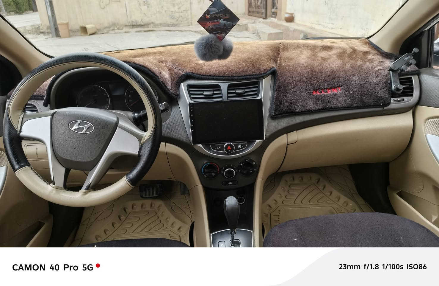 بۆ فرۆشتن
مۆدێل ۲۰۱۱ / سەنەوی تا مانگی ۱ ی ۲۰۲۹ 
دەفتەر بەنزینی هەیە و شەرت تحویل و غرامە 
گێر و مەکینە بەشەرت / چواڕ تایە تازە 
***********
***********
مەسروفی تێ نەماوە 🚗
