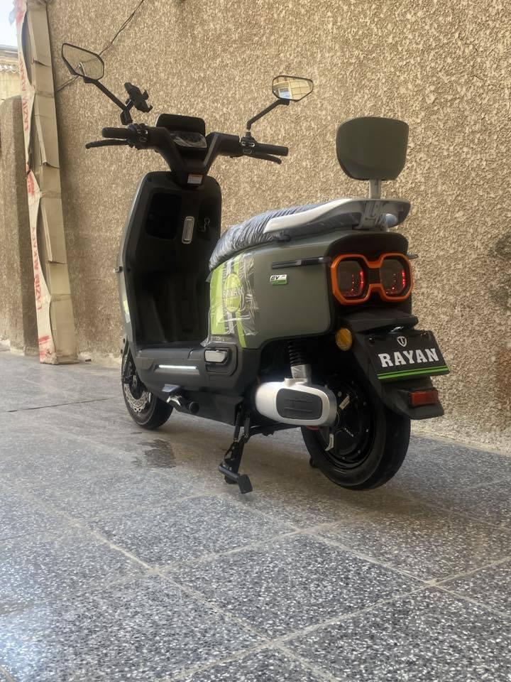 السلام عليكم دراجه شحن ريان ام عيون تجي 6 بطاريات شحنه وحده تمشي 50 كيلو دراجه حلوه ونضيفه استخدام شهر وصل شراء موجود تجي بصمه وسويج وتشغيل عن بعد  بعده عل وضع شركه مكاني بغداد السعر 800 وبيه مجال لشراي اللاتصال ***********
