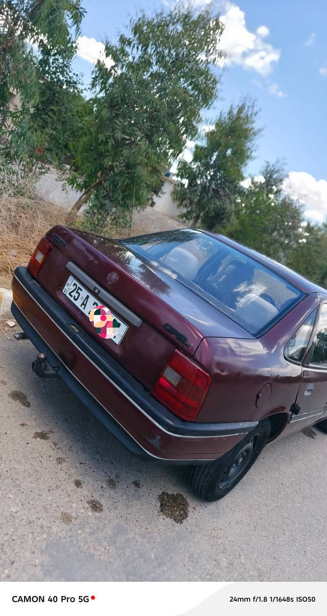 اوبل حجم ١٦
السياره كلش حلوه ونضيفه
قايش عريض
بطاقة بانزين
لايت زينون كلش قوي
قفل مركزي الابواب والجنطة
مشروع وطني رقم جديد
دوشمه كلش حلوه 
السياره كاعده من كلشي كهربائيات 
صاحبها الشرعي اني 
بدون حادث 
للتواصل ***********
