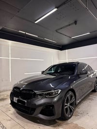 بي ام دبليو 330XI • 2022 • داخل احمر
