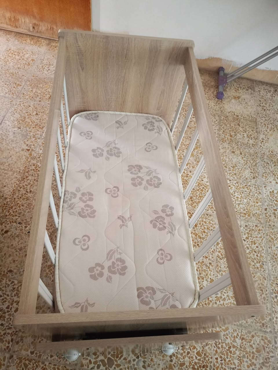 السلام عليكم تخت طفل مستخدم للبيع
***********
