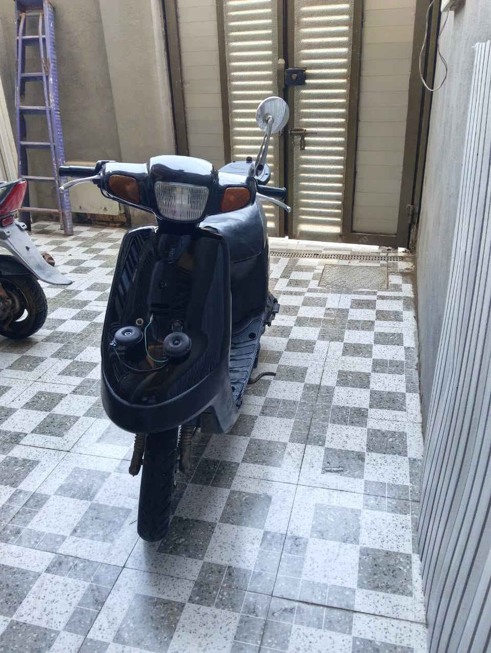 دراجه زعره خطين  نظيفه كلها شغاله مابيها اي عطل مفتوحه بس نظيفه مكينتهه كلش نكره اشاير وكهربائيات كله شغال السعر 250 الشراي  *********** أو مراسله
