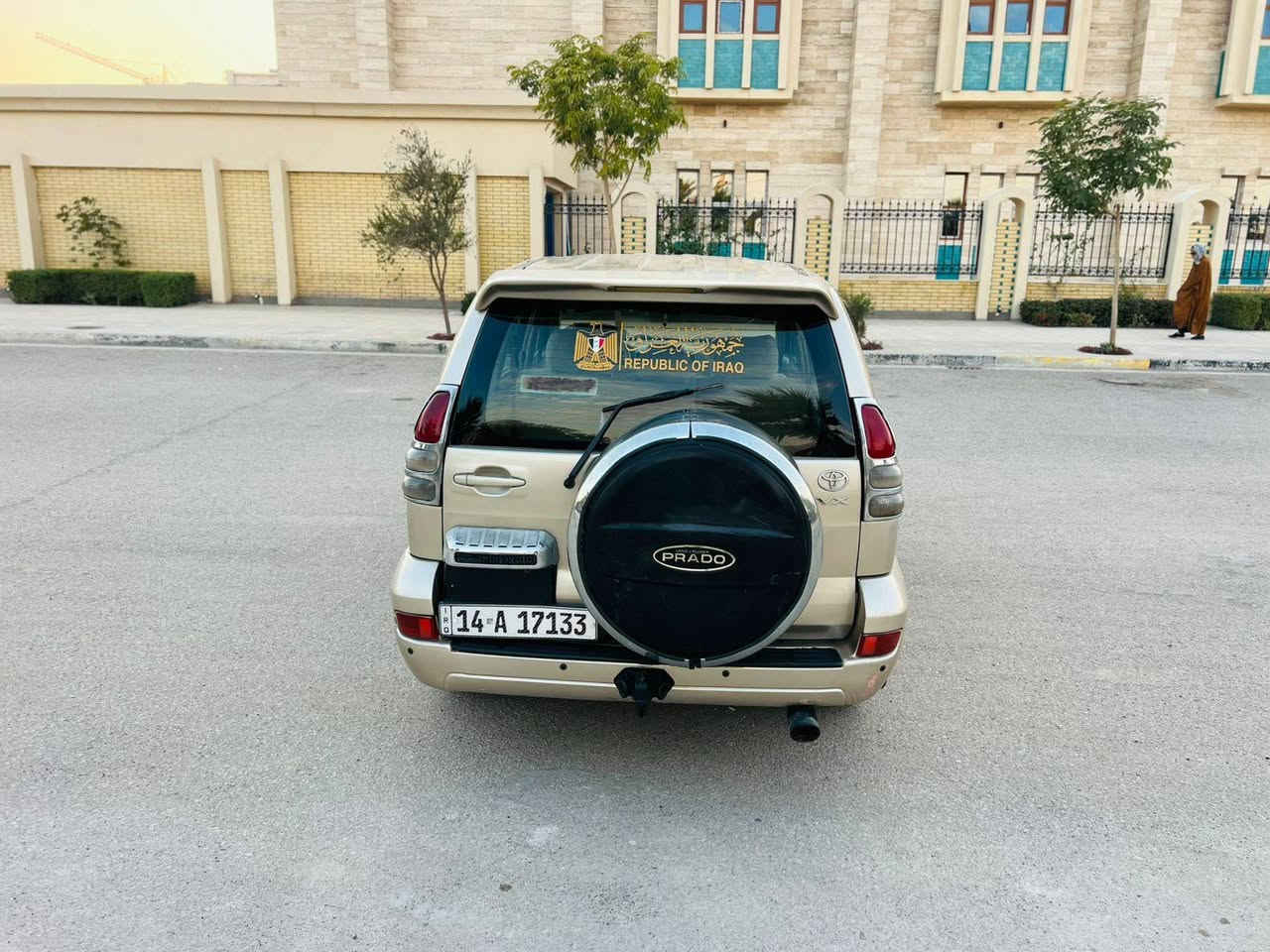 سلام عليكم تيوته برادو موديل 2007
مكينه وكير وحداديه وتخم تاير وتبريد كفاله مكينه 6 اسندر فور ويل 
سبعه راكب تبريد 3 قطع 
لايت زنون شاشه 
رقم بصره سنويه 2030 
سياره احله من الصور 
السعر 125 وبيه مجال 
الاستفسار *********** مكان السياره كربلاء
