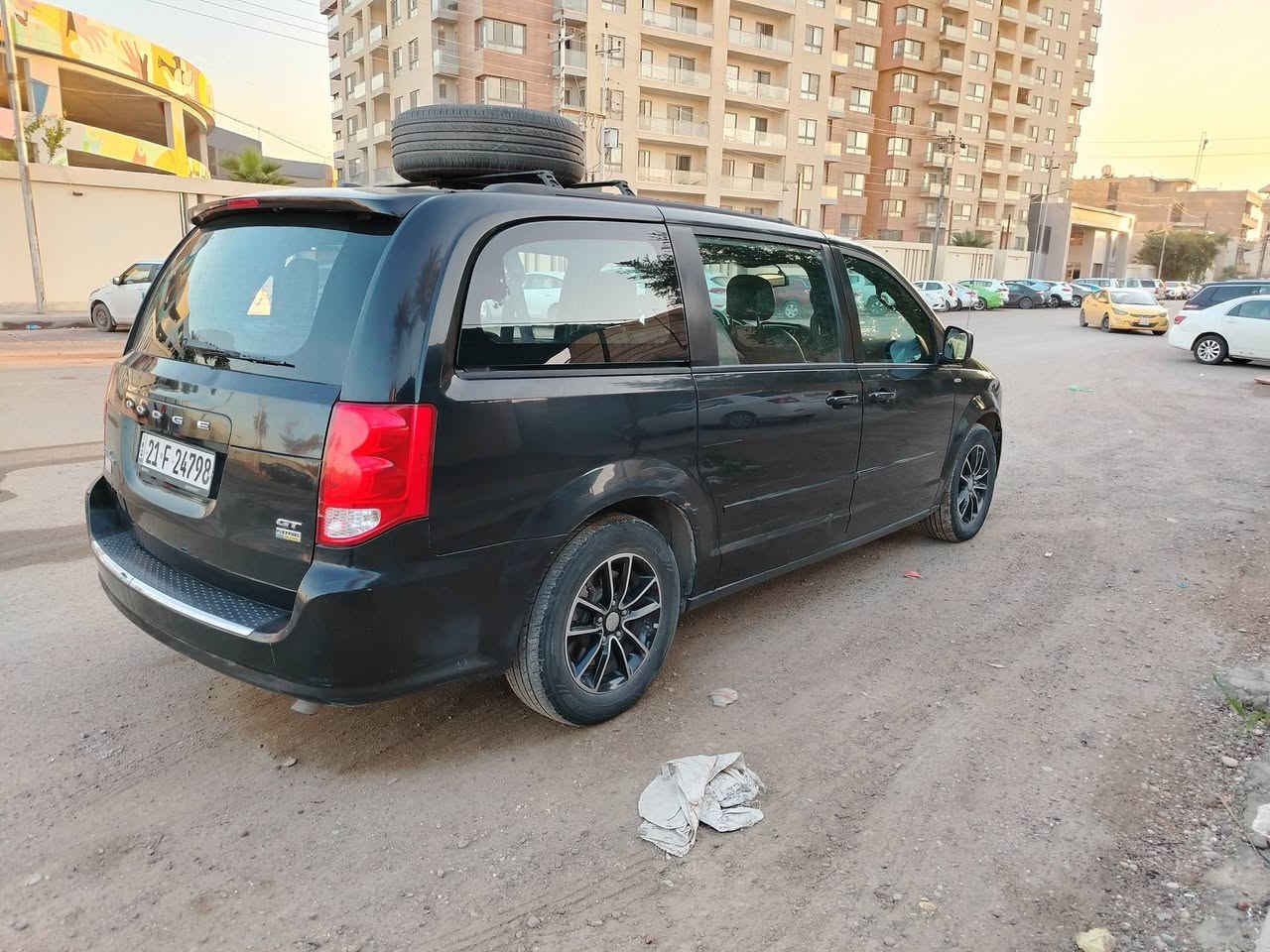 السلام عليكم عندي دوج كرفان  2017GT للبيع وارد كندي رقم سليمانية بسمي تحويل ثاني يوم سنوية ٢٨
المواصفات فول للأخير ماعدا الفتحة
بصمة 
داخلية جلد
تدفئة كشنات امامي وخلفي
تدفئة ستيرن
كشنات كهرباء
بيبان كهرباء +صندوك
تشغيل عن بعد
تحكم ستيرن
شاشة وصطية
التبريد كونترول ثلاث قطع
شاشة + كامرة
كير ممفتوح
المحرك بس واشر قبق ولفات مبدل بطل بي فقط
السيارة بيها طخة بل باب ورة السائق بل زاوية معجون قليل +صبغ مبين بل سونار
حادث السيارة جاملغ +بنيد مبدل ابلاد وبيها تعديل بل لغد الايسر
الباقي كفالة سعرها ١٧٣ وبيها مجال للشراي مكانها بغداد
رقم الهاتف ***********
