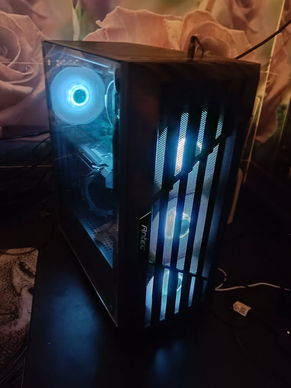 سلام عليكم، تجميعة بي سي (PC) للبيع، القطع نظيفة جدا جدا مع وصل الضمان :
المعالج: AMD Ryzen 5 5600X

الكرت: GIGABYTE RTX 3060 WINDFORCE OC 12GB

الرامات: ADDGAME Spider X4 RGB 16GB (8GBx2) 3200MHz

المذربورد: MSI B450M-A PRO MAX II

البورسبلاي: SAMA NEVIEW 750W 80 Plus Bronze

الذاكرة: Lexar NM620 M.2 NVMe SSD 512GB

الكيس: Antec AX63 Wood ARGB

علما ان جميع قطع التجميع جودة عالية

​السعر: 875 ألف
مكاني بغداد مدينة الصدر
الاتصال بالرقم
***********
***********
