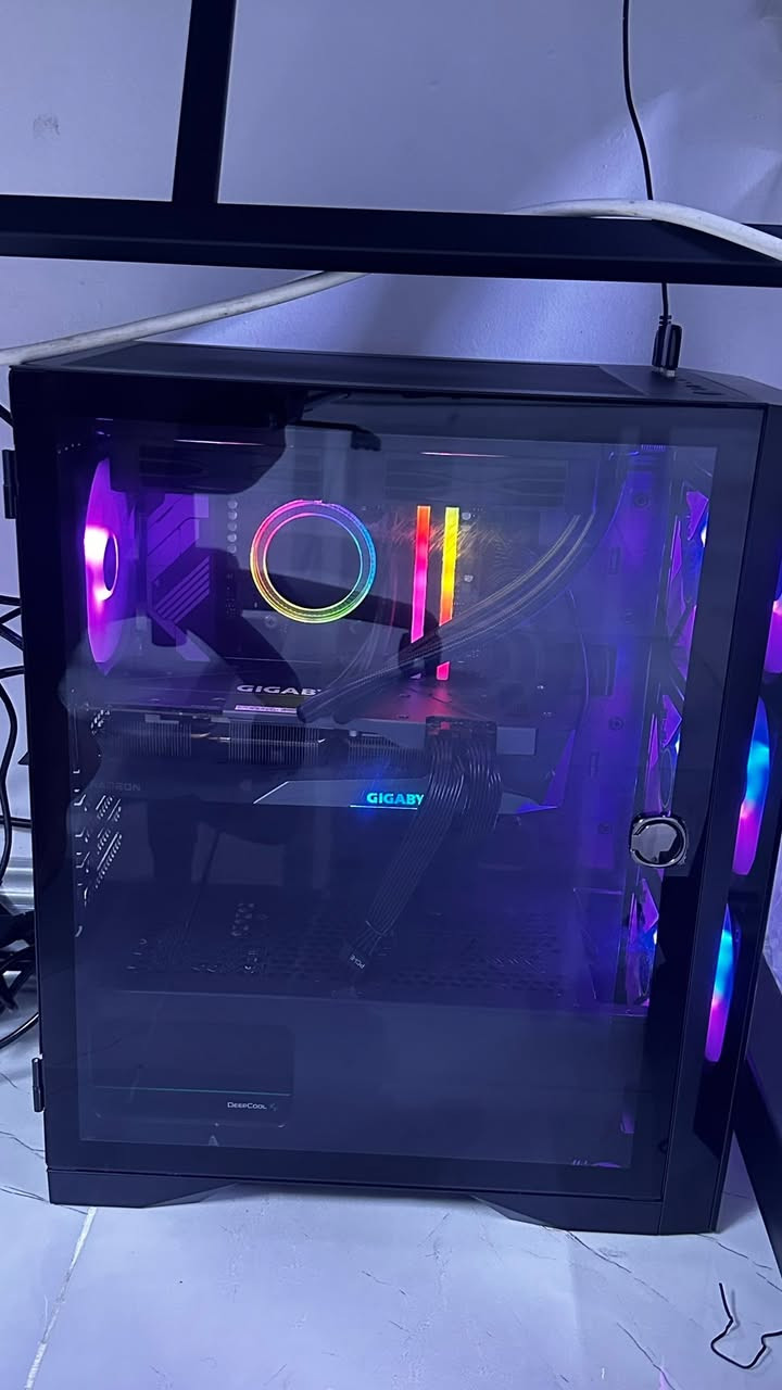💸💸للبيع
تجميعة +شاشة + طاولة وكرسي + ملحقات 

🚀🚀🚀 الكيس //

Mb. B650m gigabyte ddr5

GPU. Rx6800 amd gigabyte ( تقريبا ًبقوة ال 4070) 

Cpu. Rayzen5 7500F 

Ram.  32GB 2*16 ddr5 speed/4800 t-force

Storage. M.2 1tb WD BLUE ++ m.2 512gb kioxia

Coler. تبريد مائي lovingcool مع شاشة رقمية

Case. Gamedas

الملحقات🎖️🎖️ 

سماعة هايبر اكس كلاود ٣ وايرليس

كيبورد ريزر huntsman mini

ماوس logitech G304 وايرليس

جويستك manba ابو الشاشة ماخذة ب٩٠ الف

يوبي اس اوف لاين 1500 zeus بطاريات جديدة  

طاولة كيمنك rgb كاربون فايبر اسود 

كرسي كيمنك IGC كلش كوالتي عالي 

——-

الشاشة

🔰🔰🔰🔰🔰 

2- اسوز تاف كيمنك 28 1080 
165 hz 

⚠️⚠️⚠️ استعمال خفييييف جدا وقليل
ابيعهة كاملة شلع ب مليون و٨٠٠
 اغلب الكراتين موجودة توصيل ماعندي انت تجي تفحص وتاخذهة مكاني بغداد 
رجاء التواصل واتس اب للمتهم غير متواجد ع الماسنجر 
رقمي ***********
