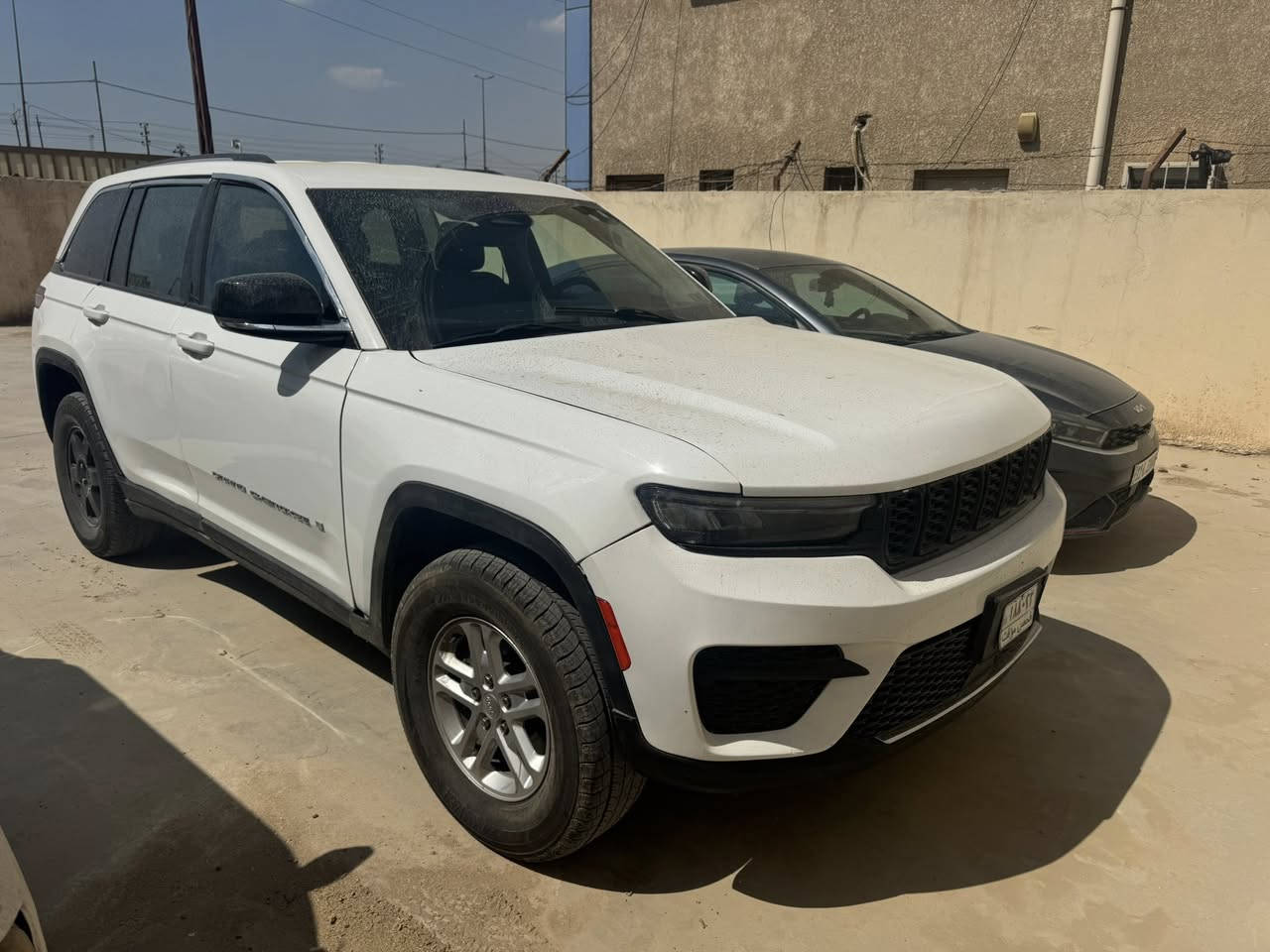 جيب ًكراند شيروكي الشكل الجديد لاريدو  بدون حادث حادثها سرقة قطع خارجيه  راجعه نفسها اصليه كشنات جلد كهربائية 
***********
