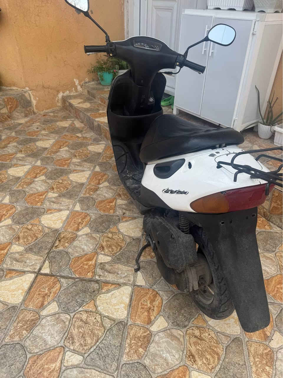 دراجه سوزوكي سرعه ٦٠
بيها سله من گدام تنفتح وتنسد
الدراجه نضيفه كلش ما شاء الله تبارك الله 
تشغيل سلف وهندر 
كهربائيات كله شغال 
دراجه كبس ما مفتوح 
صوتها ناعم ونشطه كلش
كزاضها كله بلادي شركه أربيل, العراق


**إذا كنت صاحب هذا الإعلان وتريد حذفه لأي سبب، رجاءا أرسل رسالة إلى الدعم الفني**