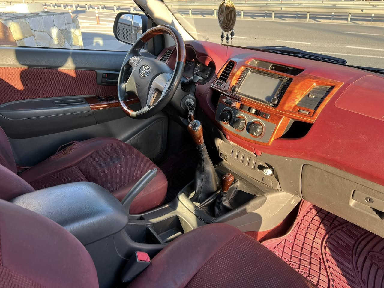 مەرزیە ٢٠١٢ گیر عادی سەید نەهرۆ
کلین تایتل سیارە یەک دەستە زۆر خاوێن و بێ کێشەیە و کەم رۆیشتووە 
هەموو گیانی بە شەرتە 
مەکینە نەکرایتەوە بە شەرتی فەحس.
نوقتەیەکی پێوەبی رسمم گرتووە دامناوە 
سەنەوی سیارە ٨/٢٠٢٧ بەسەردەچی 
سیارە رەقەم هەولێرە.
١٤١ هەزارحەقیقی  رۆیشتووە
  ***********
سیارە لە هەولێرە
