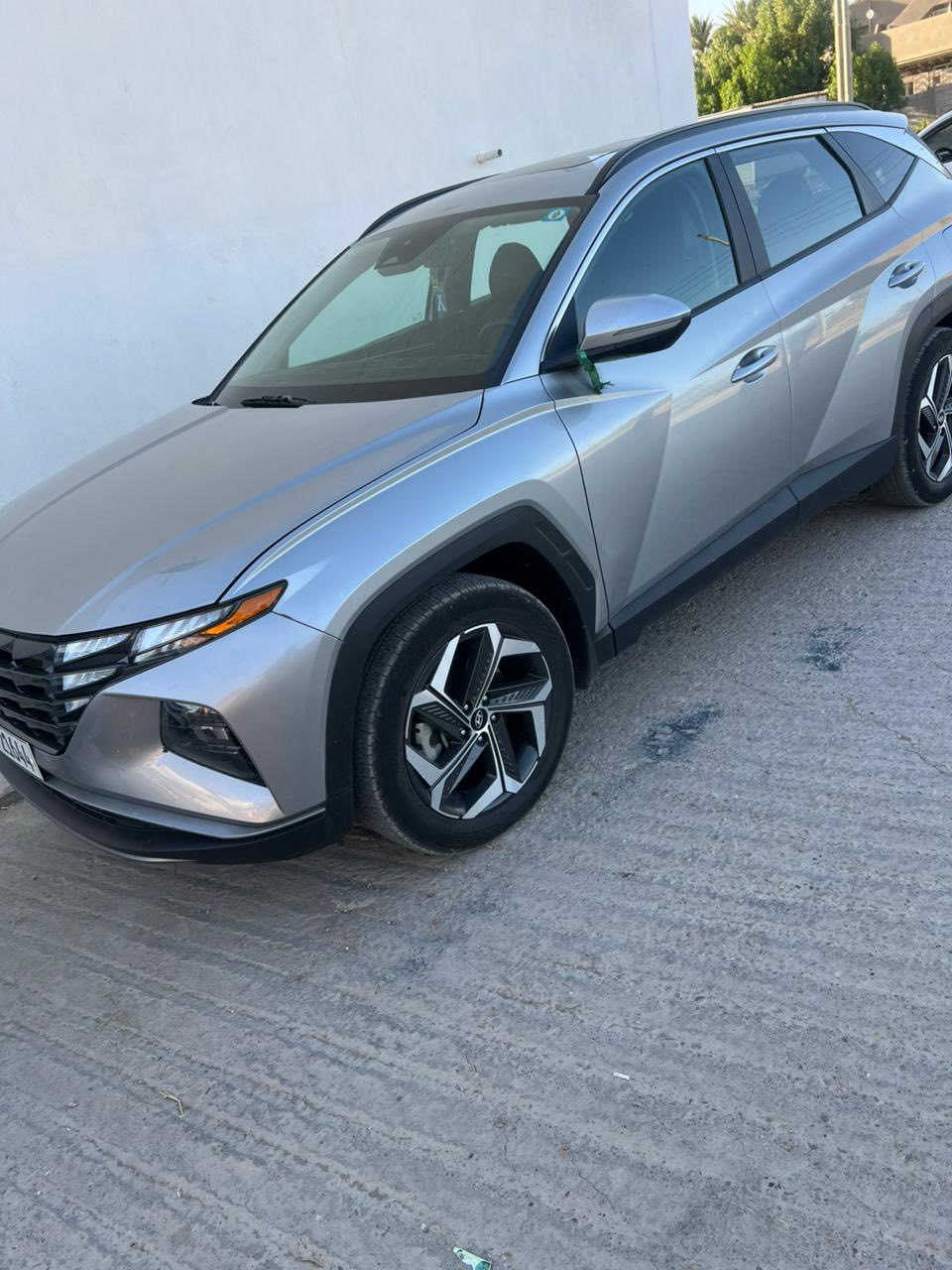 توسان موديل 2024
وارد امريكي فول مواصفات 
محرك 2500 
فتحه 
رادار امامي و جانبي 
حساسات خلفية
كشنات جلد 
كشنات تدفئة 
شاحن موبايل لاسلكي
جنطة كهرباء 
تشغيل عن بعد
سايد بريك كهرباء 
مانع انزلاق 
اوتو هولد
ابل كار بلاي
و باقي المواصفات المعروفة
السيارة ماشية  42 الف ميل 
صور الحادث بالمنشور البنيد صبغ فقط
مكان السيارة صويره 
السعر 175 وبيها مجال حك جيتك 
رقم صاحب سيارة ***********
