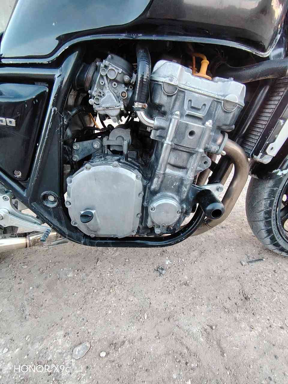 سي بي 1000 دراجه مقفوله اتصال على الرقم *********** السعر 1800
