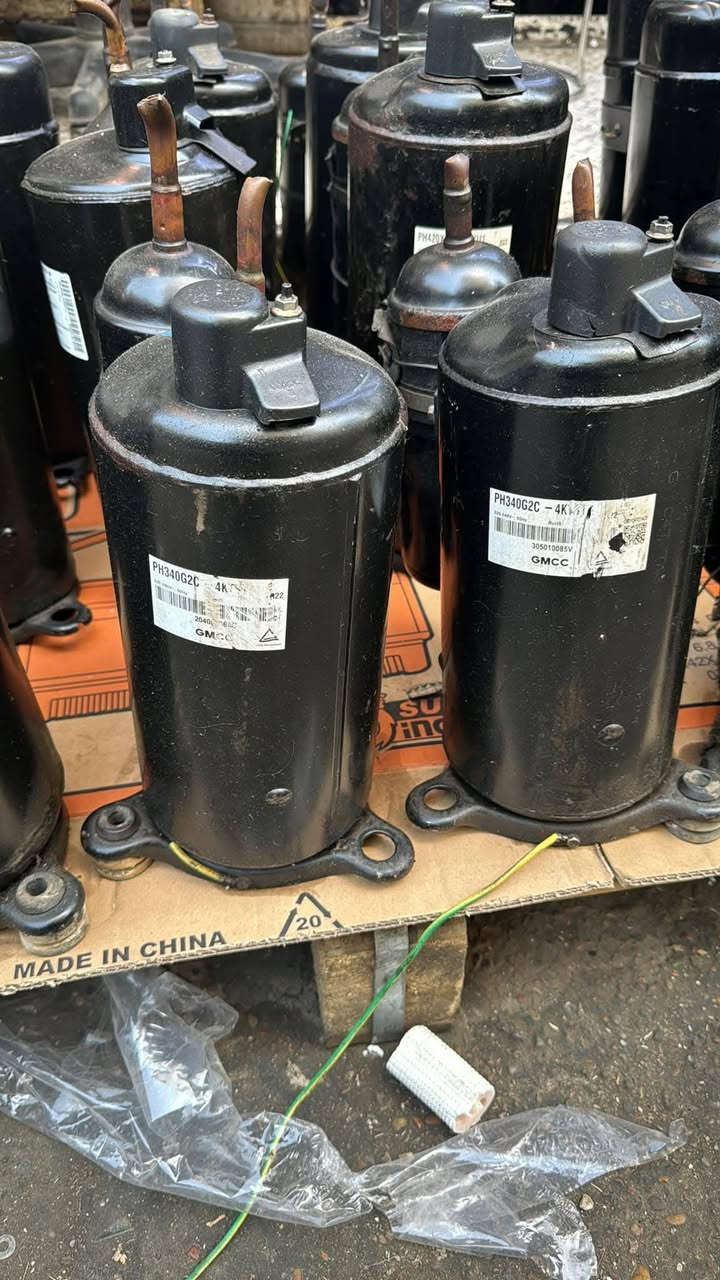 السلام عليكم ورحمه الله وبركاته
تعلن خدمات حيدر للتبريد عن توفر كافه قطع غيار اجهزه التبريد 
تصليح ثلاجات. مجمدات برادات ماء عارضات  سبالت مكيفات 
أنسب الاسعار  وضمان موسم كامل 
صيانه راديترات كافه انواع السبالت 
متوفر داخليات. وخارجيات
تبديل يوات  اصليه نوع ثقيل  ضمان موسم كامل 
تبديل ماطورات  سبالت ومكيفات. ضمان موسم 
معالجه فصله المكيفات بارتفاع درجه الحراره 
تبديل بولبرنات  فانات  اصليه 
كافه قطع غيار اصليه وضمان موسم 
متوفر غاز اصلي 
العنوان الحديد المدخل الاول 
خدمات حيدر للتبريد  
***********
