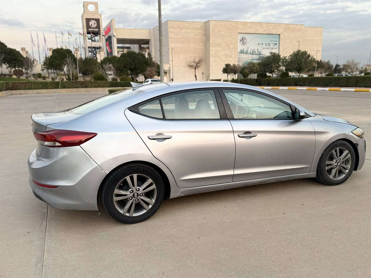 سلام عليكم
النترا امريكي 2017 
مواصفات Seمعروفه
4 قطع صبغ بدون شاصي 
مكان اربيل ***********
سعر 118 بيها مجال بسيط
