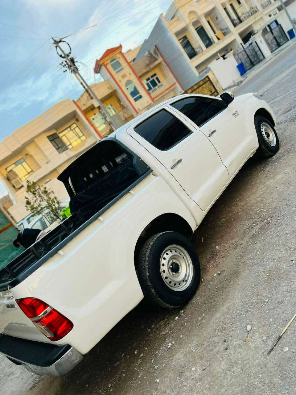 تویۆتا مەرزیە 2013 ماشاءللە لەجوانی
300 هەزار کیلۆمەتر ڕۆیشتووە
رەقەم و ژینگە نوێیە
سەنەوی نوێیە تا 2030
گێر حادییە
گێرومەکینەی بەشەرت
رەقەم باریکە
 تەنها سێ پارچەی هەیە
چاملغی پێشی لای سەکنی ژوورەوەی گرتووە
بۆنیتی هەیتی
لەگەڵ بۆ دییەکەی دوو پست هەیتی
شوێن هەولێر
سەیارەکە زۆر جوان و خاوێن ماوەتەوە
🟦 بۆ زانینی نرخ و زانیاری زیاتر پەوەندی بکەن
ژمارەی خاوەن ئۆتۆمبیل
***********
وەتسئاپ +کۆرەك +لەسەرە
