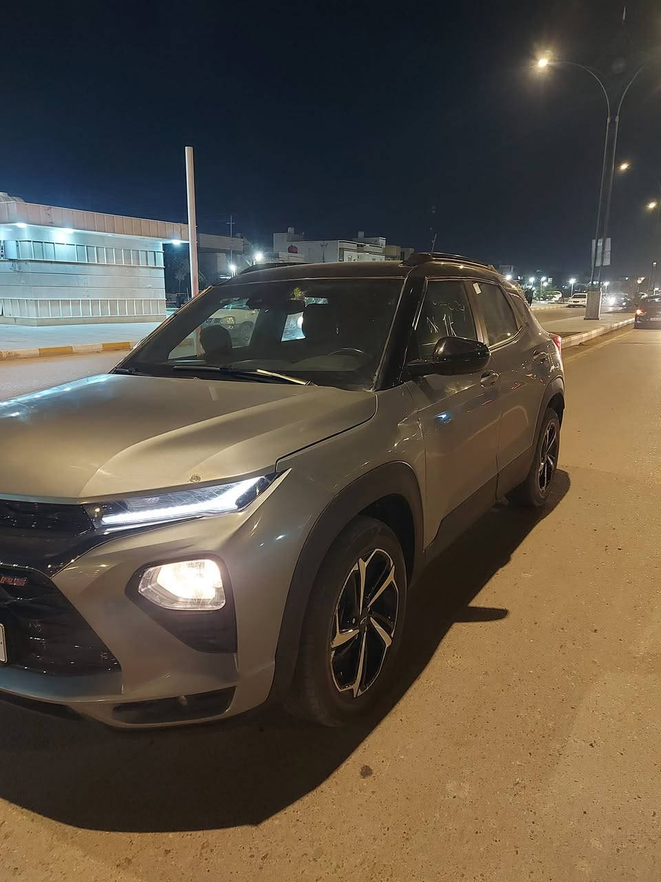 تيرل بلايزر 2023 (RS) مرقم ذي قار
حادث موضح بالصور
سيارة تجمع الشكل الرياضي ويا الراحة والاعتمادية 💯
محرك 1.3 تيربو اقتصادي وقوي بنفس الوقت، مناسب للمدينة والسفر 🚗
دفع أمامي أو رباعي يطيك ثبات وثقة بالطريق
تصميم RS رياضي بجنوط 18 ولمسات سوداء تخليها تبرز بكل مكان 😎
من ناحية الراحة 👌
❄️ تكييف الكتروني  قوي يبرد بسرعة حتى بحر الصيف
🔥 تدفئة الكتروني ممتازة للشتاء وتوزيع هواء متوازن
🎛️ تحكم إلكتروني بالحرارة لراحة السائق والركاب
🪑 مقاعد مريحة للمشاوير الطويلة
🔇 عزل زين يقلل الضجيج ويخلي القيادة هادئة
🔒 أنظمة أمان متقدمة
✅ سيارة عملية، أنيقة، وتناسب الاستخدام اليومي بكل الفصول

 السعر  120$ مناسبة جدا 

***********
