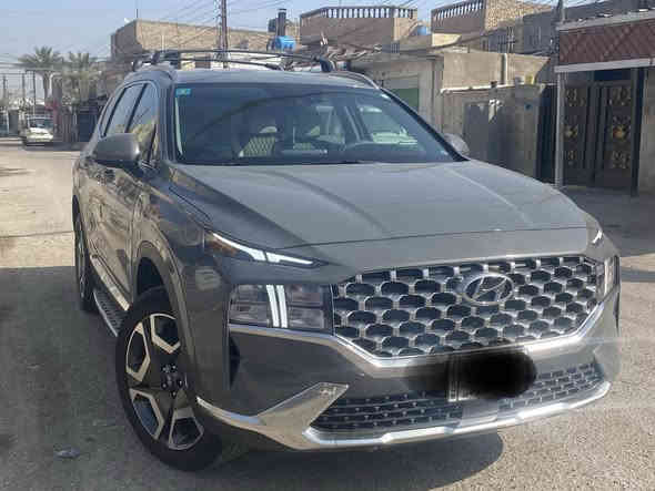 سلام عليكم للبيع هيونداي سانتافي 2022 لون إسمنتي رقم بغداد مشروع وطني بأسمي السيارة اني مستوردها على ايدي 
المواصفات 
 السيارة بنزين حجم المحرك ٢٥٠٠ GD وارد امريكي ضررها باب السايق نفسه مصلح ومصبوغ وخشم الجاملغ الامامي بارد ومكحل صور الحادث بالمنشور سيارة كله ليبل واحد 
١- مفتاح  ذكي بصمة + التشغيل عن بعد . 
٢- نظام اوتو بارك / التوقف الذاتي بدون سائق 
٣- كير بنظام الازار المنفصلة الاصدار الجديد ( بيانو) 
٣- كير ماوس ثانوي لأوضاع القيادة / Drive Mode  
‏Comfort - Smart - Sport  
٤- نظام HTRAC الحديث  
٥- كاميرة خلفية 
٦- هاند بريك بصمة  
‏٧ - Auto Hold  أوتو هولد 
٨- خاصية ISOFIX   ايزو فكس قفل الاطفال 
٩- نظام مانع الانزلاق 
١٠ - نظام نزول المنحدرات. 
١١ - نظام اطفاء المحرك (A) ذاتيا في الازدحامات لتوفير الوقود 
١٢- شاشة تدعم Apple Car play و Android وبلوتوث مدمج والأوامر الصوتية 
١٤- الشاشة الوسطية حجم كبير ١٢ انج مع دعم الملاحة بالخرائط GPS وبوصلة للاتجاهات 
١٥- شاحن هاتف wireless 
١٦-  مخارج شحن USB وتشغيل الميديا 
١٧- منافذ للطاقة كهرباء 12فولت ومنفذ 110 فولت 
١٩- مرايا جانبية بخاصية الترحيب والفتح عند الاقتراب والاضاءة  
٢١- حساسات ضغط الاطارات  
٢٢- حساسات أمامية / جانبية /خلفية 
٢٣-  كامرة اضافية لتقنية منع الخروج عن المسار 
٢٤- ميزة التوقف الذاتي للمركبة منعا للاصطدام عند القيادة او الرجوع 
٢٥-  المركبة تعيد نفسها للمسار الصحيح عند عدم الانتباه 
٢٦- لايت زينون بتقنية High Beam الانارة الذكية + LED  نهاري  
٢٧- بك لايت LED مميز مدعوم بتقنية ضد الضباب لاوضح رؤية للمركبة 
٣٠- اضاءة داخلية LED تقنية Ambient Light متعددة الالوان  
٣١- مرآة داخلية بخاصية التعتيم الذاتي  
٣٣-  نظام القيادة الذاتي الذكي في الشوارع المخططة  
٣٤- مثبت السرعة Cruise وميزة التباعد عن المركبات 
٣٥- خاصية المايك للسائق للتحدث مع الركاب في الخلف 
٣٦- حساس حراري بسقف السيارة بتحذير صوتي في حال نسيان الاطفال في المركبة 
٣٧- قفل الابواب والنوافذ / خاصية عدم العبث للاطفال 
٣٨- القفل المركزي للابواب وعدم الفتح عند مرور مركبة بشكل قريب من السيارة  
٣٩- شفتات رياضية بالمقود 
٤٠-  المقاعد الامامي كهرباء + تدفئة 
٤١-قبضات أبواب تحمل خاصية الانارة ليلا 
٤٢- الداخل جلد بلون مميز تطعيم الدواخل 
٤٣- اريل نفكيتر مدمج بتقنية التقاط بث الراديو HD 
44-السيارة مشدود عليها دوسات جانبيه اصلية والويل كب مبدل حجم 20 مال بلاسايد السيارة جاهزة مناقصه برغي 

السعر 230 وبي مجال جدا بسيط السيارة ماشية 57 الف كيلو رقمي *********** مكاني الدورة ابو دشير
