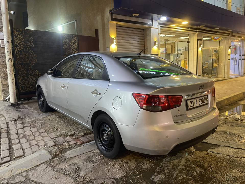 سلام عليكم سيراتو موديل ٢٠١٠ بيها قطعتين صبغ بدون دواخل
السياره جاهزه من كير مكينه حداديه تخم تاير 
مجموعة تبريد كلها جديده شرط ❄️ 
رقم سليمانيه  بسمي تريد تحويل او وكاله 
السياره كل نقص مابيها جاهزه عل اخره حبايه 
مكان كربلاء السعر ٩٣وبيه مجال 
***********
