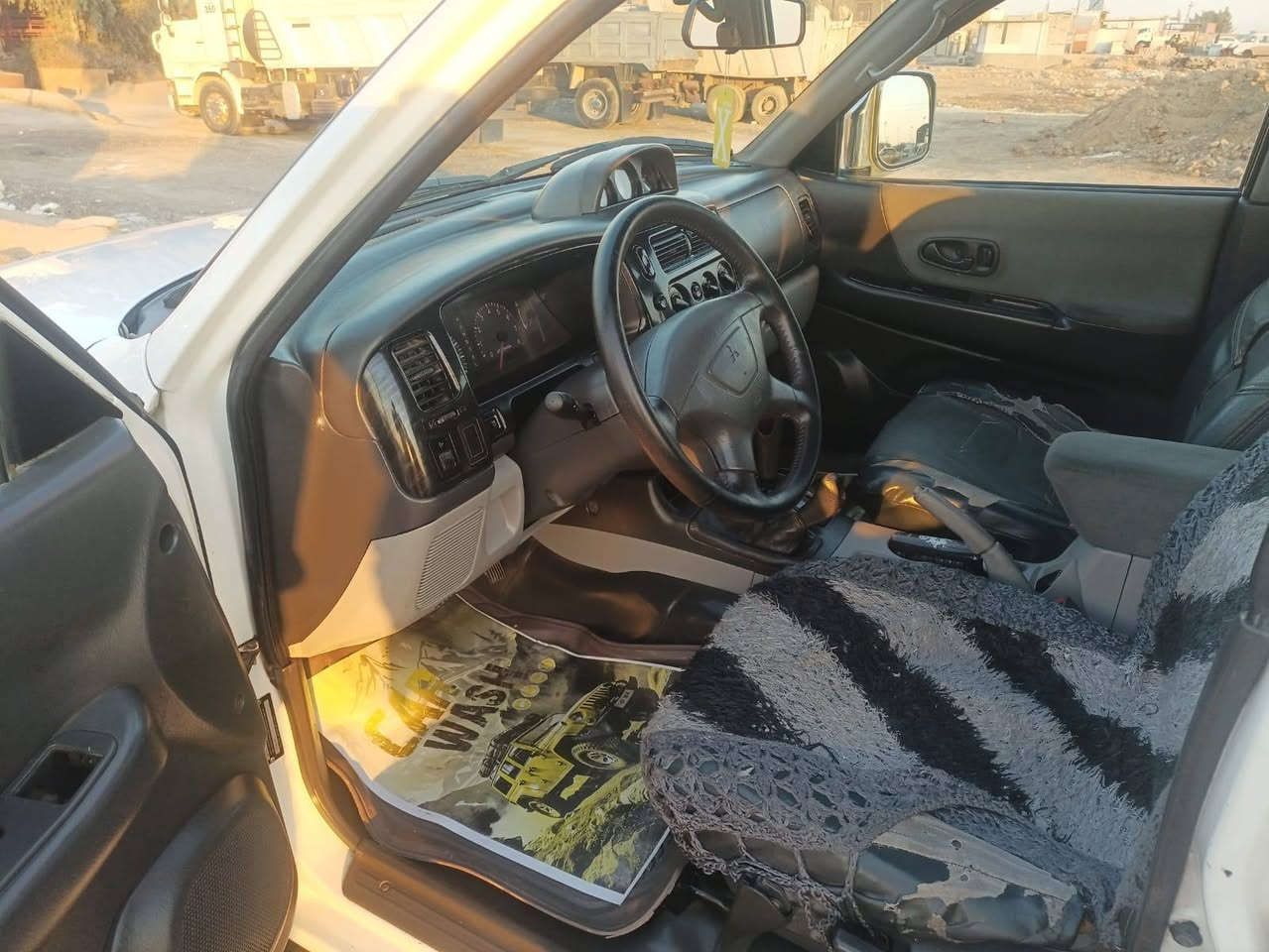 السلام عليكم سياره للبيع ميسيبوشي نتيفيا موديل 2007 تحويل مباشر سنويه جديده الى ال2028 مشروع وطني سياره بلاديه ما عده صبغ الصندوق نفس ما موضح بالصورة تبريد تدفئه شغال على وضع الشركة لا صرف ولابخار فتحه مثبت سرعه السياره وارد امريكي السعر 90 $ بيها مجال الاستفسار *********** السياره
