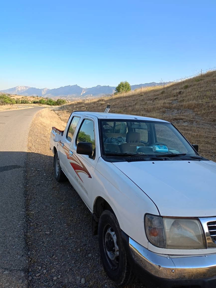 بۆ فرۆشتن: نیسان پیکاب دەبڵ 2003 Z (ئاڕمی سلێمانی)
​سڵاو هاوڕێیان، ئەم سەیارەیە یەکەم سەیارەی خۆمە و بۆ کەسابەتی خۆم کڕیومە، زۆر بە پاکی ڕامگرتووە.
​مۆدێل: 2003 (دەبڵ کام خلیجی)
​ڕەقەم: ئاڕمی سلێمانی
​گێڕ و مەکینە و شانسی: بە شەرت، بێ کێشە و بێ سەرئێشە.
​فیلپەمپ: هێنراوەتە پێشەوە (بۆ ئاسانکاری و بێ سەرئێشەیی).
​ناووەوە: شاشەی ئایپادی لەسەرە، ناوەوەی زۆر خاوێنە.
​مەسرەف: هیچ مەسرەفێکی تێدا نییە، سەیارەیەکی زۆر ڕێک و پێکە و تەنها بۆ کار لێخوڕدراوە.
​تێبینی ڕاستگۆیانە: من خۆم کە کڕیم، بە یەک مەعمەلە کڕیومە و نەمبردووە بۆ فەحس، بۆیە بە تەواوی نازانم کوێی بۆیاخە یان گۆڕاوە. کڕیار خۆی دەتوانێت بیبات بۆ فەحس.
​سەیارەکە ماڵی دۆستە و ئامادەیە بۆ ئیش، کڕیار تەنها سویچی تێبکات و دەست بە کەسابەتی خۆی بکات.
​نرخ: 82 وەرەقە (گەڵا) و مەجالی تێدایە بۆ کڕیاری ڕاستەقینە.
​بۆ زانیاری زیاتر و پەیوەندی کردن:
📞 *********** السليمانية, العراق
