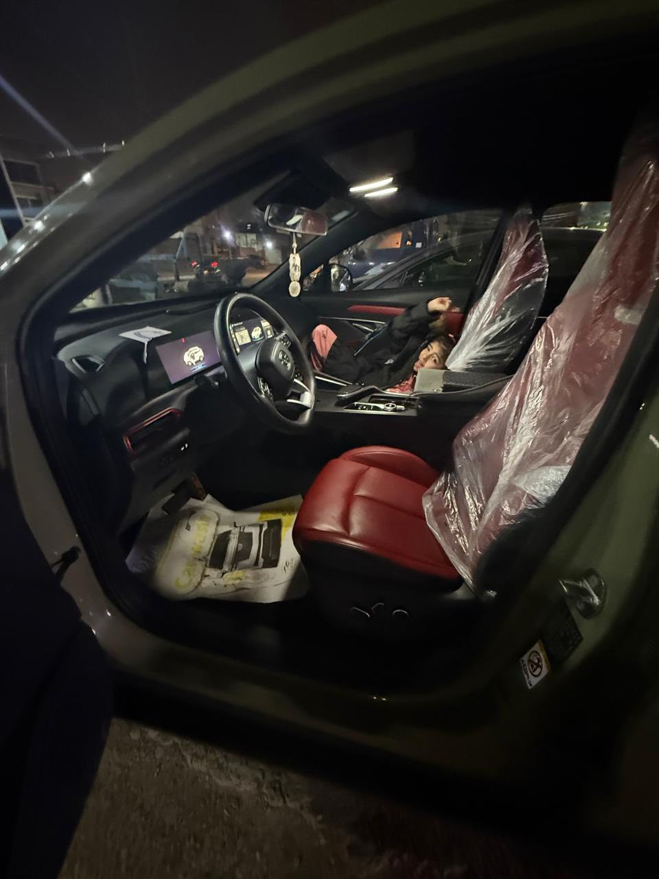 يالله 
شانجان يوني تو  موديل 2023. ❤️. لون مميز. جدا  رقم بغداد. الجديد. سنويه ورقم وهزة جديده  مخرك 1500 تيربو  السياره فووووول. موصفات  بصمه وجلد. دواخل احمر. جلد تدفئة وتبريد كشنات. قطعتين. تبريد  قيادة ذاتيه وبانوراما  وشاشه. عرض وشاشة اعطال  كشنات كهرباء وخزن ميموري    كاميرات 360 درجه  شاحن. لاسلكي  ثلاجة. وجنطة كهرباء   محاكي تنفيذ الاموار. وبعد. بيه. هواي موصفات. مكانه بغداد. منصىور. الي. يحب يتصل ***********
***********
