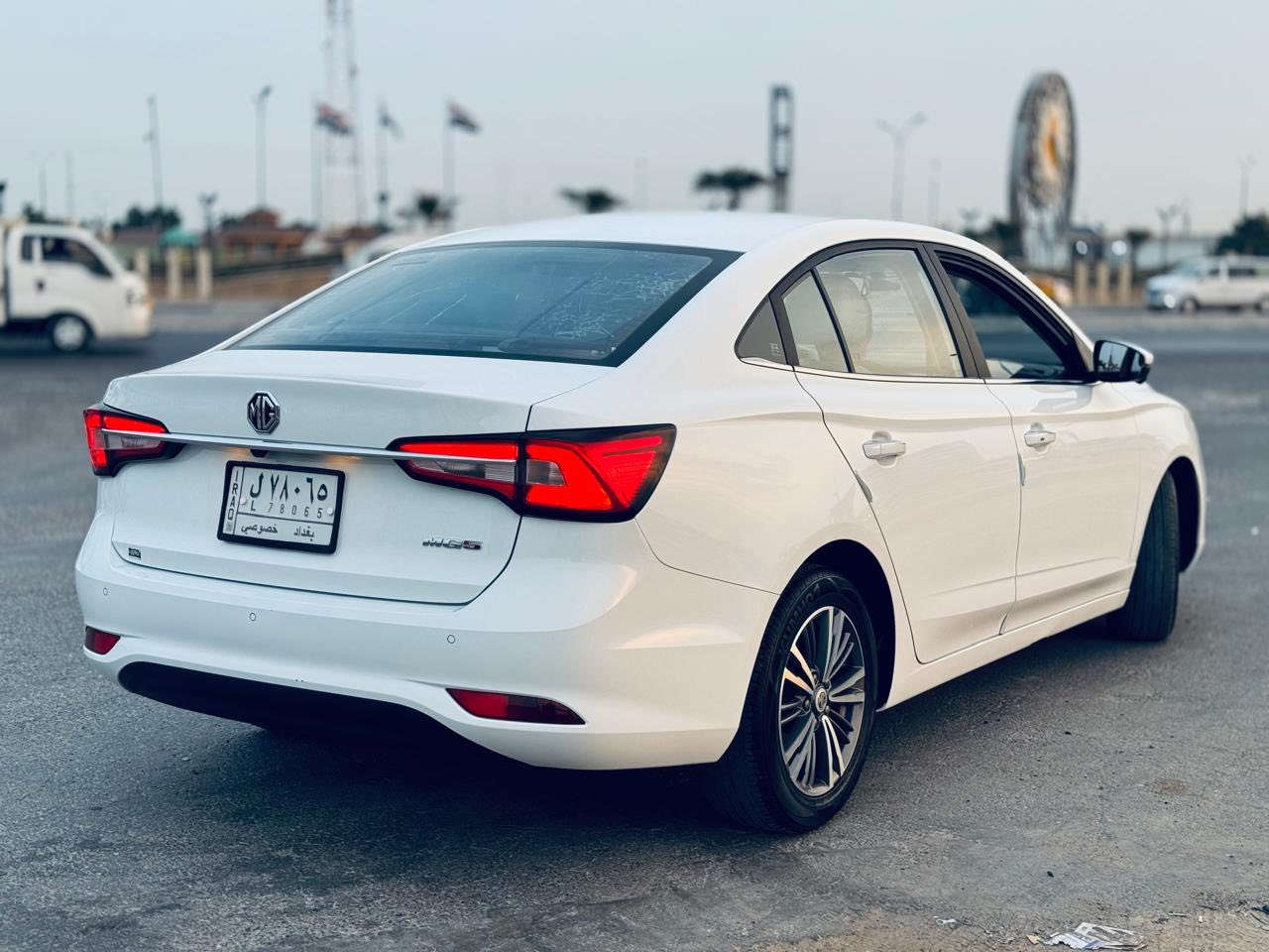 السلام عليكم
ام جي 5 lux 2024 
ماشية 51 الف
موصفات السيارة 

فتحة 

بصمة ابواب وتشغيل 

6 ايرباك

6 سماعات 

لايت زنون بلادي

كشنات جلد كهربائي مع تدفئة

مري شفط

تحكم ستيرن جهتين مع مثبت سرعة 

هاند بريك كهربائي مع اوتو هولد

السيارة بيهة ملاحضات بسيطة 

بدون صبغ وبدون بارد 

السيارة بالضمان وكل الصيانات مسويهن 

السعر ع الخاص 

العنوان بغداد حي الجهاد 

رقم الهاتف ***********
