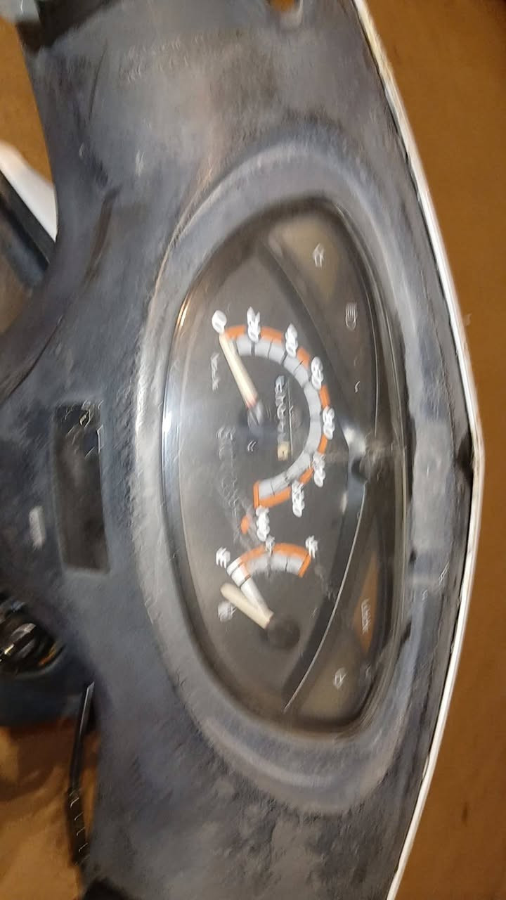 سلام عليكم شباب دراجة ماكس ثلعب للبيع دراجة ناعمة محرك بلادي مال حاوية شادة اول تبديلة دهن دراجة بيهة شغلة وحدة كهربائييات تشتغل بس بيهة رخاوةة تايرات جدد صدر امامي وخلفي شغالات بيهة شيال رياضي ياباني اصلي سعر ٤٥٠ وبي مجال مكان ديالى بعقوبة بهرز  للتواصل ***********
