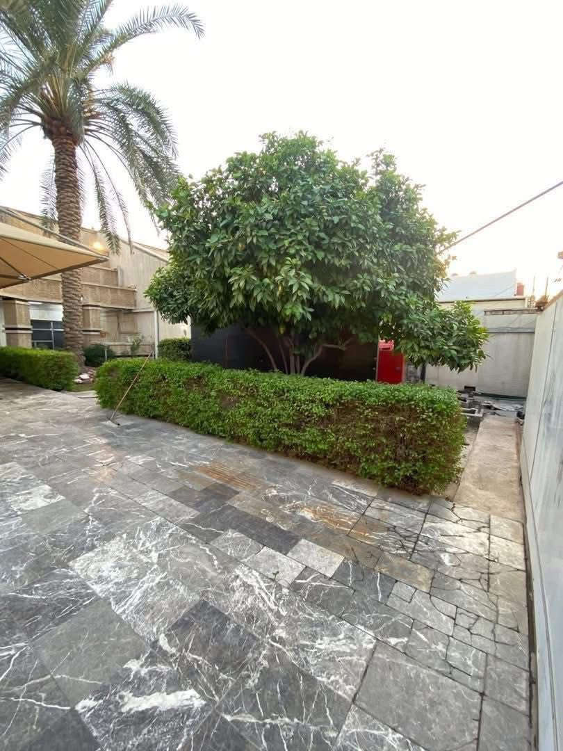 للايجار في السيديه

بيت 460 م درجه اولى 

على شارع 40 م  ورصيف 6 م قرب التجاري 

المحتويات 5 غرف نوم وصاله وهول داخلي +مطبخ مجهز +صاله مجهزه 

وكراج كبير +حديقه 

يصلح للنشاطات التجاريه (مكتب نائب  + +مقر شركه+ مذخر او معهد او مدرسه او اي نشاط تجاري) 

السعر 33 ورقه + مقدمه كم شهر 

للاستفسار اكثر الاتصال على الارقام التاليه ؛.

***********
***********
او زياره موقع الشركة 📍
السيدية الضباط مجاور افران الزيتون 2 
#شركه_الاعمار_الهندسي_للاستثمار_والتطوير_العقاري.#
