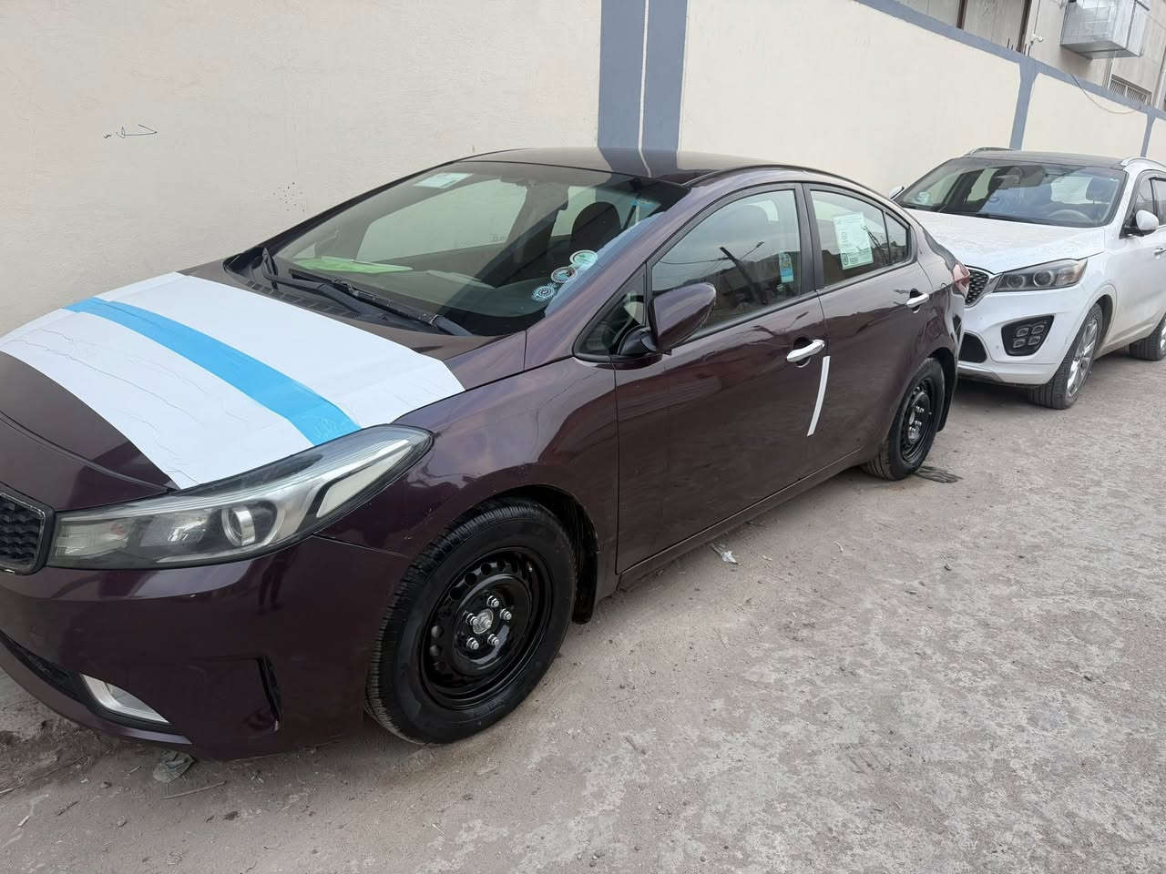 السلام عليكم للبيع فورتي 2017 حادث سرقه  بنيد وجاملغ بيهة كلير من امريكا سياره حلوه نص فول تحكم ستيرن كروز مثبت سرعه ثلاث انضمه قياده سبورت وعادي ويكو محرك 2000 دوش مكان بغداد *********** السعر 105 بيهة مجال بسيط
