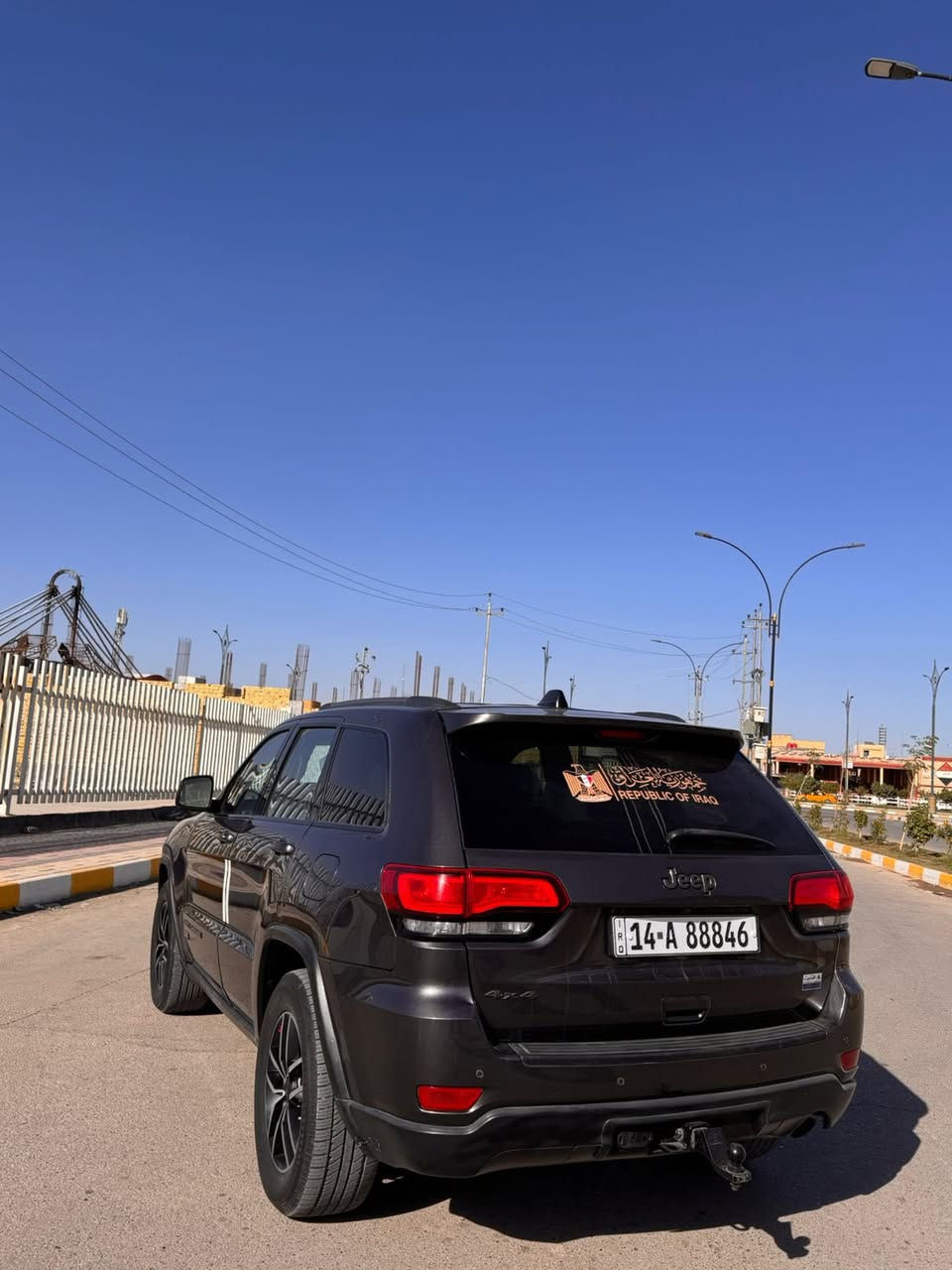 جيب كراند شيروكي فئه 1941 
السيارة باسمي تحويل ثاني يوم 
مكاني ذي قار
فول مواصفات 
الموديل :2017
المحرك : V6.  3.6L . 
العداد : 140 m
رقم بصرة بأسمي

سعر ٢٠٠وقابل للتفاوض
 
المواصفات :
* دفع رباعي 4x4 . 
* قيادة ذاتية عند المنعطفات. 
* رادار مانع تصادم خلفي.  
* نظام تحذير عند تجاوز السرعة المحددة. . 
* مرايا تعتيم ذاتي. 
* نظام الصوت عملاق
* سقف فتحه
* شاشه كبيرة
* المصابيح الأمامية زنون .
* كشافات الضباب زنون . 
* دخول ذكي. 
* تشغيل عن بعد .
* الصندوق الخلفيي كهربائي .
* مقعد السائق كهربائية .
* المقاعد الأمامية تدفئة .
* حساسات خلفية . 
*تبريد خلفي امامي ثلج
* تدفئة ستيرن . 
* مانع تصادم خلفي .
* بلوتوث تلفون . 
* محدد سرعة . 
* نظام التشغيل والاطفاء الاوتوماتيكي .
* نظام بريك اوتماتيكي .
*مكينه وكير بلاد 
حادثها جاملغ امامي جهة السايق ومصبوغ بدون دواخل وبدون ايرباك وتبديل بنيد اثر شخوط
للتوصل ***********
