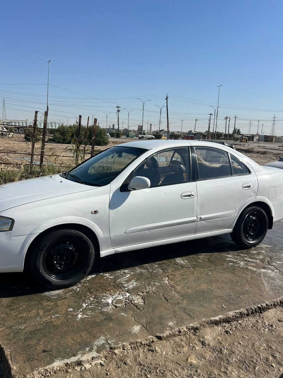 نيسان سني وارد كوري موديل 8 رقم بغداد محرك 1600 محرك  لا تنقيص ولا تبخير تدفئه تبريد تخم تاير حداديه جديده ماشيه 250 دك جرس حقيقي سياره بيه قطعتين صبغ بدون ضرب قويه اثر طخه بسيطه تحويل ثاني يوم مكان السياره واسط السعر 92 وبيه مجال بسيط السونار مرفق بالصور مكان السياره واسط الاتصال بالرقم ***********
