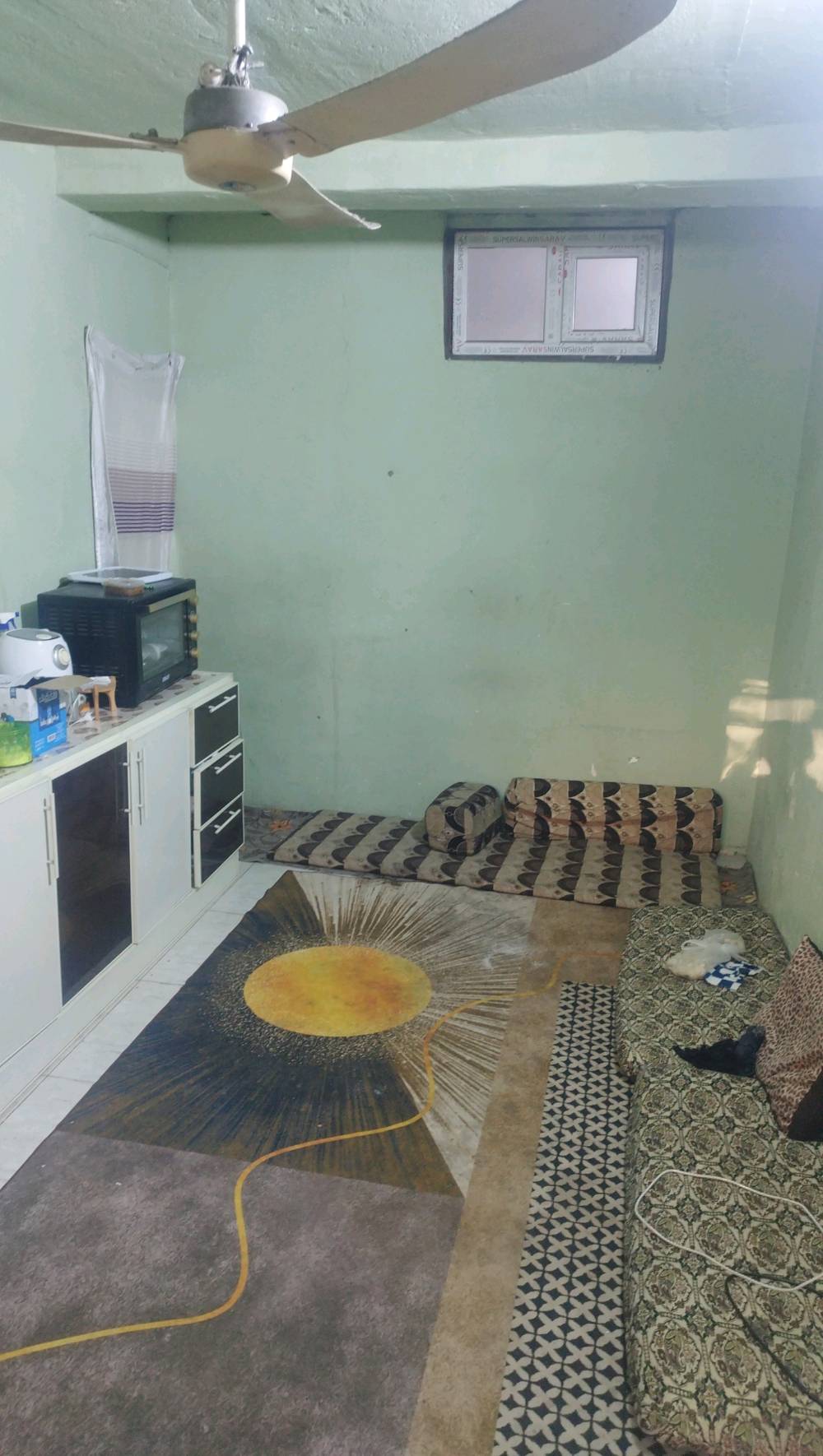 بيت طابو صرف 200 متر العنوان 
كربلاء حي القادسيه البيت بي 3 غرف وصاله ومطبخ واستقبال وصيحات 2 كافه الخدمات 
اخوان كافه الخدمات موجوده مدراس يمك ع شارع سيارت الولايه ع الشارع البيت سادس بين ع الشارع مدرس يمك مستشفى التركي تبعد عنك كيلو 
لاستفسار ***********