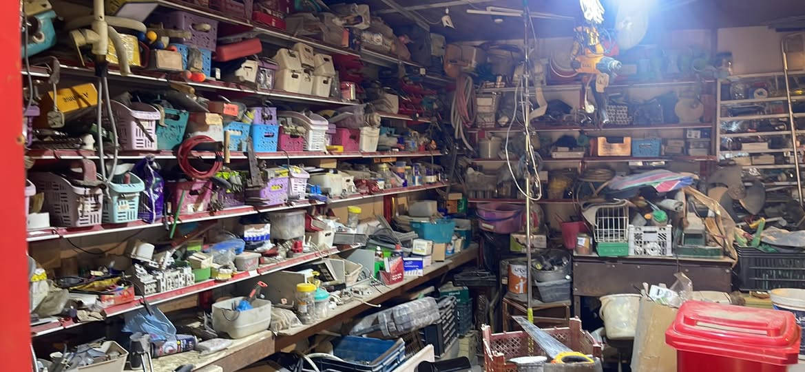 مواد انشائيه و عدد يدويه جديده ومستخدمه للبيع عنوان البصره القديمه ***********
