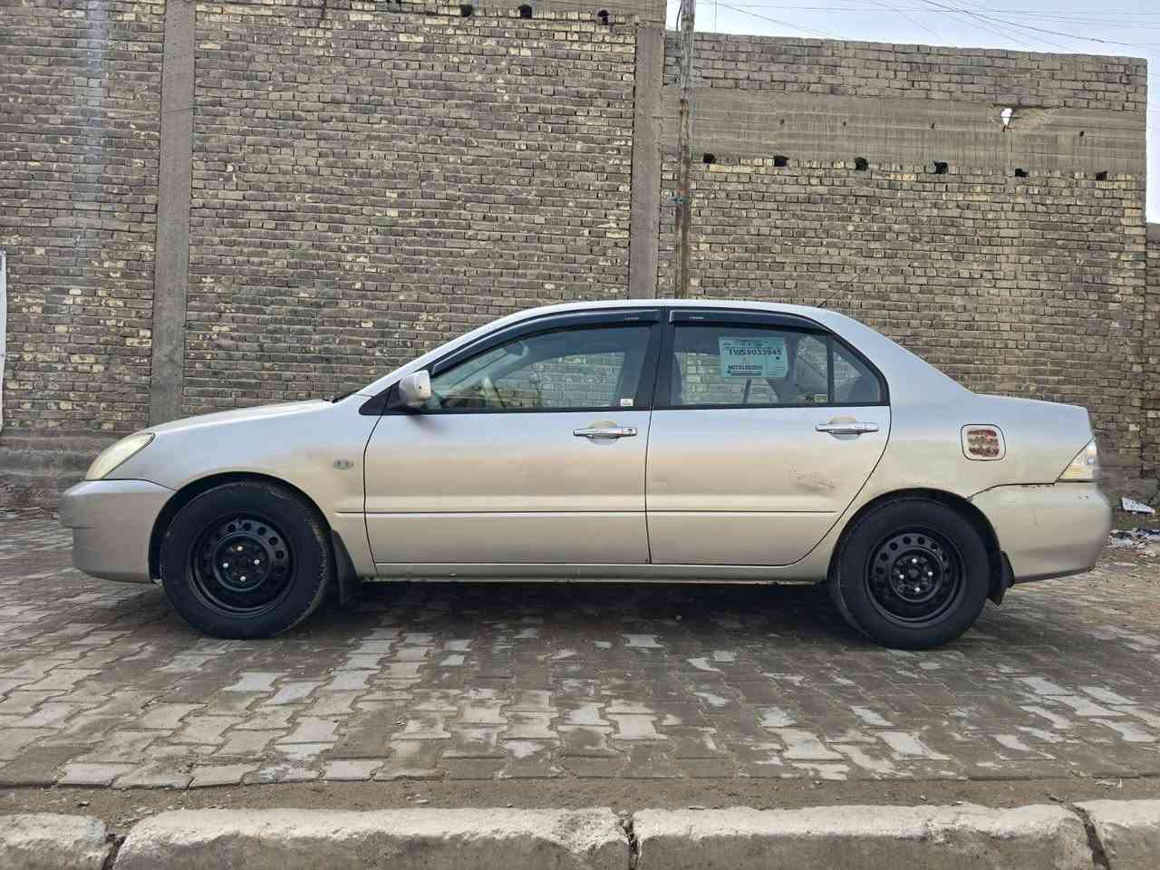 السلام عليكم لانسر موديل 2007 محرك 2000 بيها بابتين وجاملغات اثنين صبغ أثر الجراد سيارة حلوى وخير من الله....السعر 72 وبيها مجال للاستفسار الاتصال...***********
