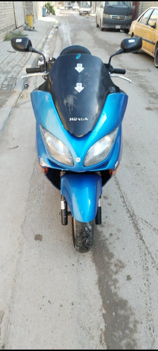 السلام عليكم دراجه للبيع صفر تسعه كرستال كير شغال دراجه نضيفه مكينه مكفوله السعر مليون او بيهه مجال شي بسيط مكاني بغدادللاستفسار رقم الهاتف ***********
