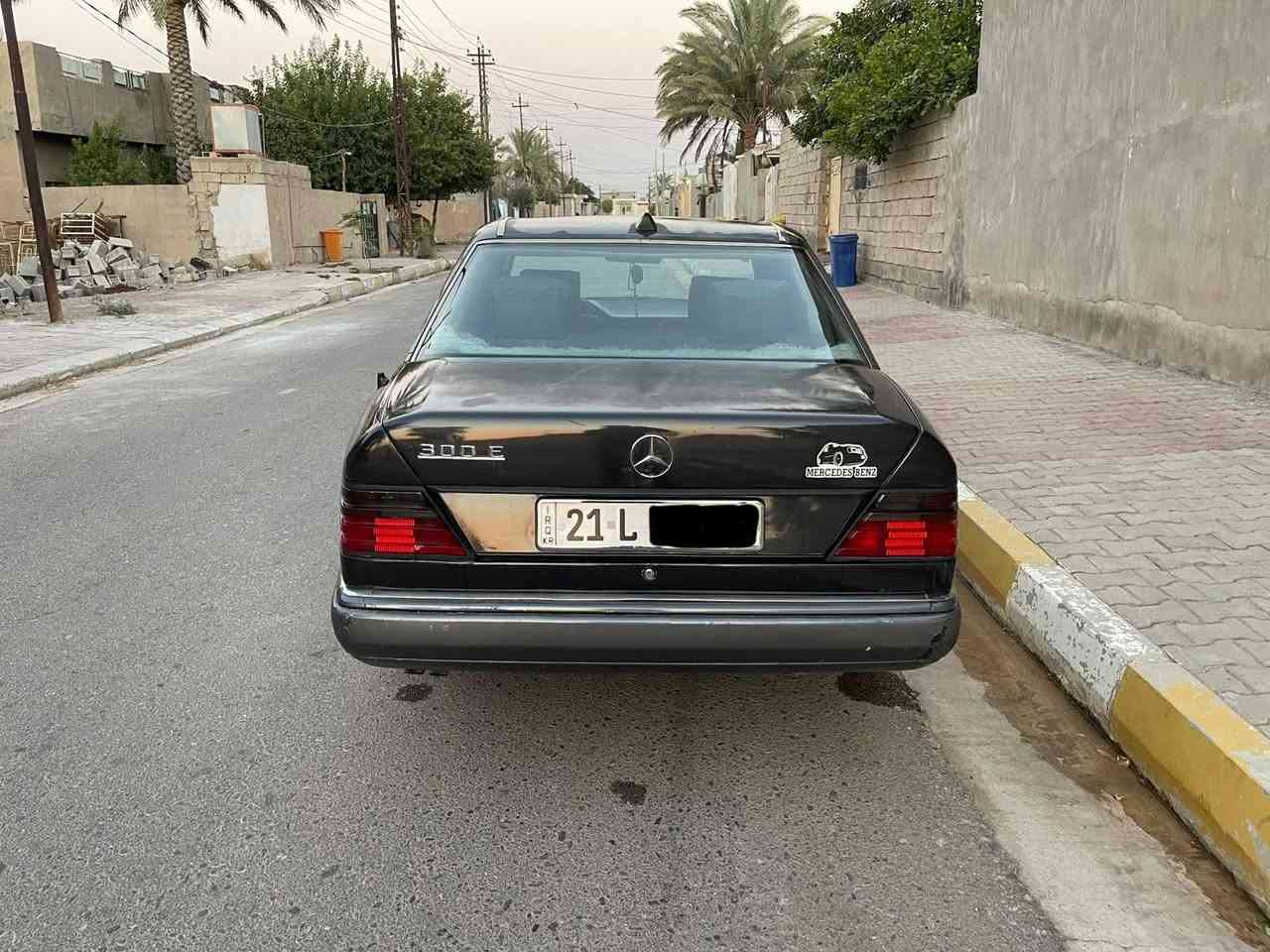 السلام عليكم مارسدس للبيع موديل 1990 محرك بطه 3000  ديلكو اربع تايرات  جدد تبريد ثلج  صدر امامي خلفي جديد صبغ احزام فقط  للجماليه كهربائياتها كلها شغالة 
مكان السياره ديالى  السعدية   السعر 68وبي مجال  بسيط حق الجية السيارة كاملة مكملة  للتواصل  ***********
