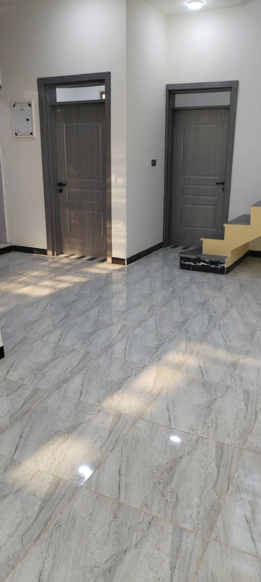 دار للبيع تسليم مباشر بناء حديث
الموقع المهندسين مقابل مجمع الامين الطبي 
المساحه ١٤٨ طابو صرف
الواجهه ٨ متر ونزال ١٨.٥
طابقين ٤غرف نوم وصاله وستقبال و٣مجمعات صحيه بناء  فرع عرض الشارع ١٥ متر
الاستفسار
 ***********
نستقبل كافة العروض التجاريه والسكنيه
