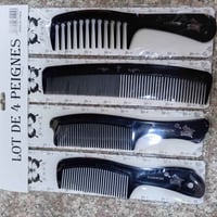 زبائننا الكرام🛍️🛒( وفرنالكم احلى واجمل مشط وفرچة شعر   ولا غلطه بجودة ...