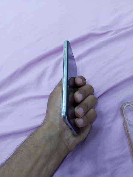 ايفون x ذاكره٢٥٦ بطاريه ١٠٠ مستبدله اصليه وشاشه خيارين كله شغال جهاز بس فيس ايدي يعني بصمت وجه متوقفه بس لباقي شغال مراوس شعندك واذا ايفون اعلى انطي فرق عادي رقمي بس واتساب وتصال ***********
