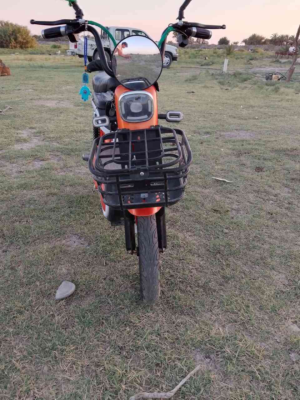 السلام عليكم دراجة شحن حجم 14 كهربائيات كلهه شغاله السرعه 14( دراجه شحن للبيع عطلانه)  وياه شحنه وسويچات 4 وبصمات 2 نتصل على هاذه الرقم *********** ///*********** المكان ذي قار
