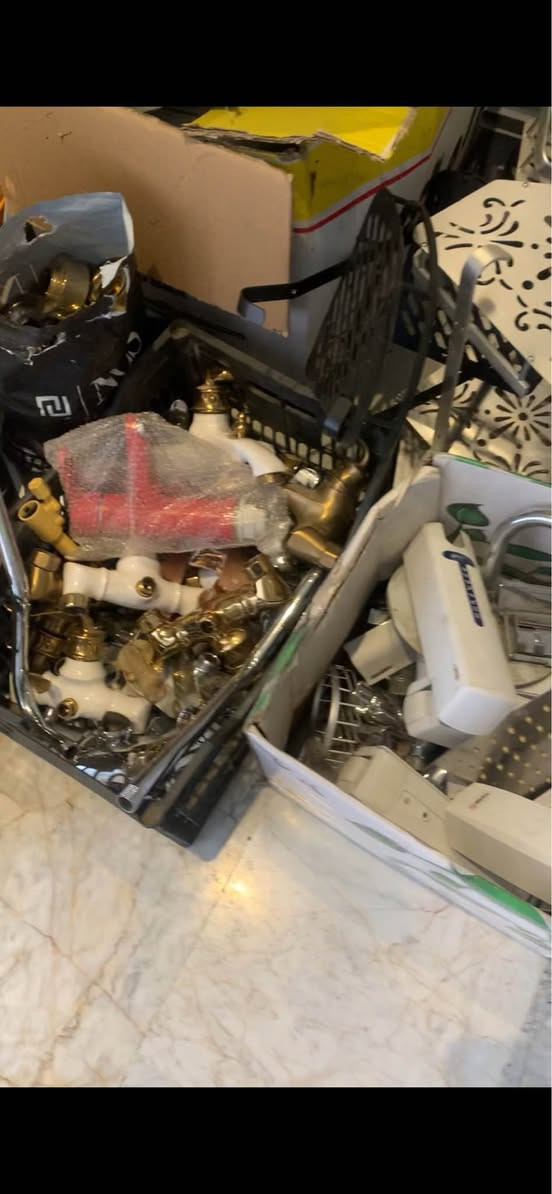 سلام عليكم للبيع مواد انشائية تصفية محل بيع شلع تفيد اصحاب المحلات الانشائية ولي يريد يفتح المحل كافة المواد موجودة من الخلاطات الاصلية موجودة شراي يتصل *********** موجود واتساب عمارة, ميسان
