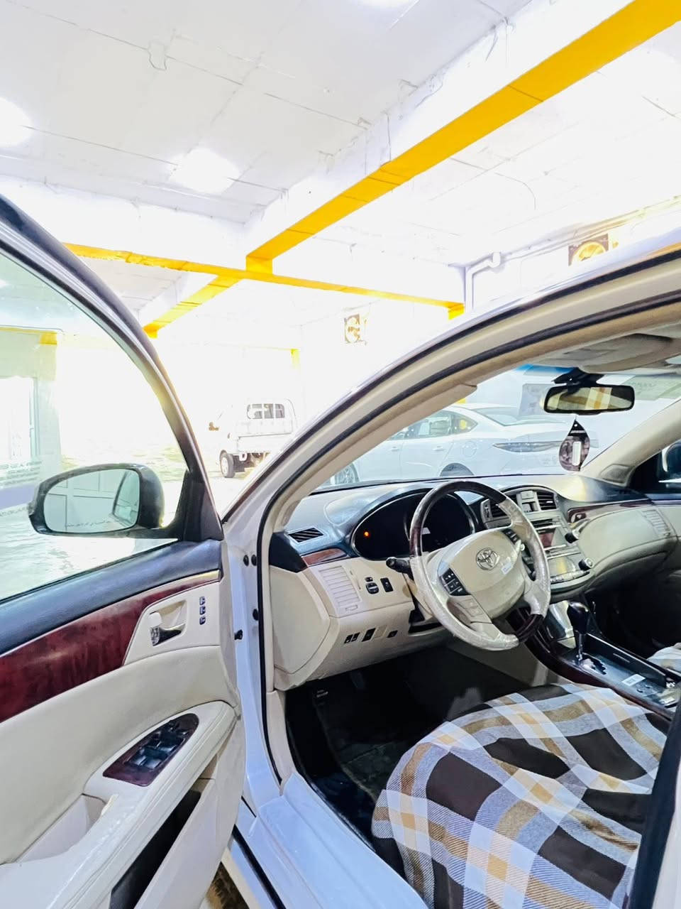 تويتا ئةفةلون ٢٠١٢قةباخ رةش گيروو مةكينة بةشةرت تايةي تازة سةنةويوو رةقةم تازة نمونة لةجواني بوياغي نية ١٩٠هةزار روشتووة سعر٢١٧$شوين كلار رقم موبايل ***********
