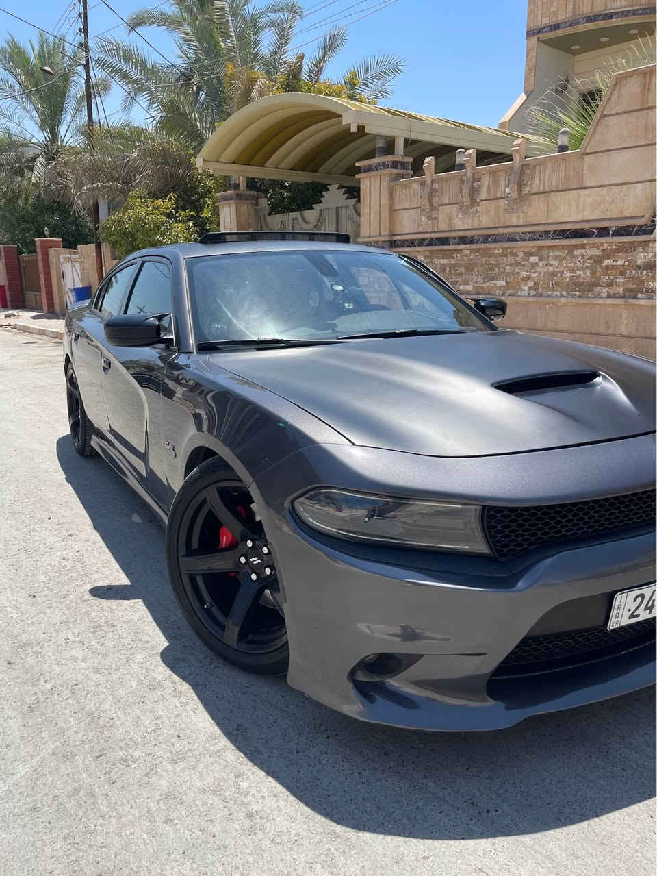 2016 
▪️ محرك HEMI V8 سعة 6.4 لتر
▪️ قوة 485 حصان وعزم 644 نيوتن.متر
▪️ كير أوتوماتيك 8 سرعات ZF
▪️ دفع خلفي (RWD)
▪️ تسارع من 0 إلى 100 بحدود 4 ثوانٍ
▪️ شاشـة Uconnect كبيرة مع بلوتوث وكاميرا خلفية
▪️ تشغيل بصمة وستارت زر
▪️ نظام قيادة رياضي مع Sport Mode
▪️ رنكات 20 إنج وجامات بريمبو عالية الأداء
▪️ مقاعد رياضية لـ5 ركاب مع دعم جانبي ممتاز
▪️ صوت عادم الـHEMI الأصلي اللي يميزها عن أي سيارة ثانية
-بيها صلنصه صوت 🔥🔥 
18500 dollar 💵 
(موقع السيارة صلاح الدين )
*********** سامراء, صلاح الدين
